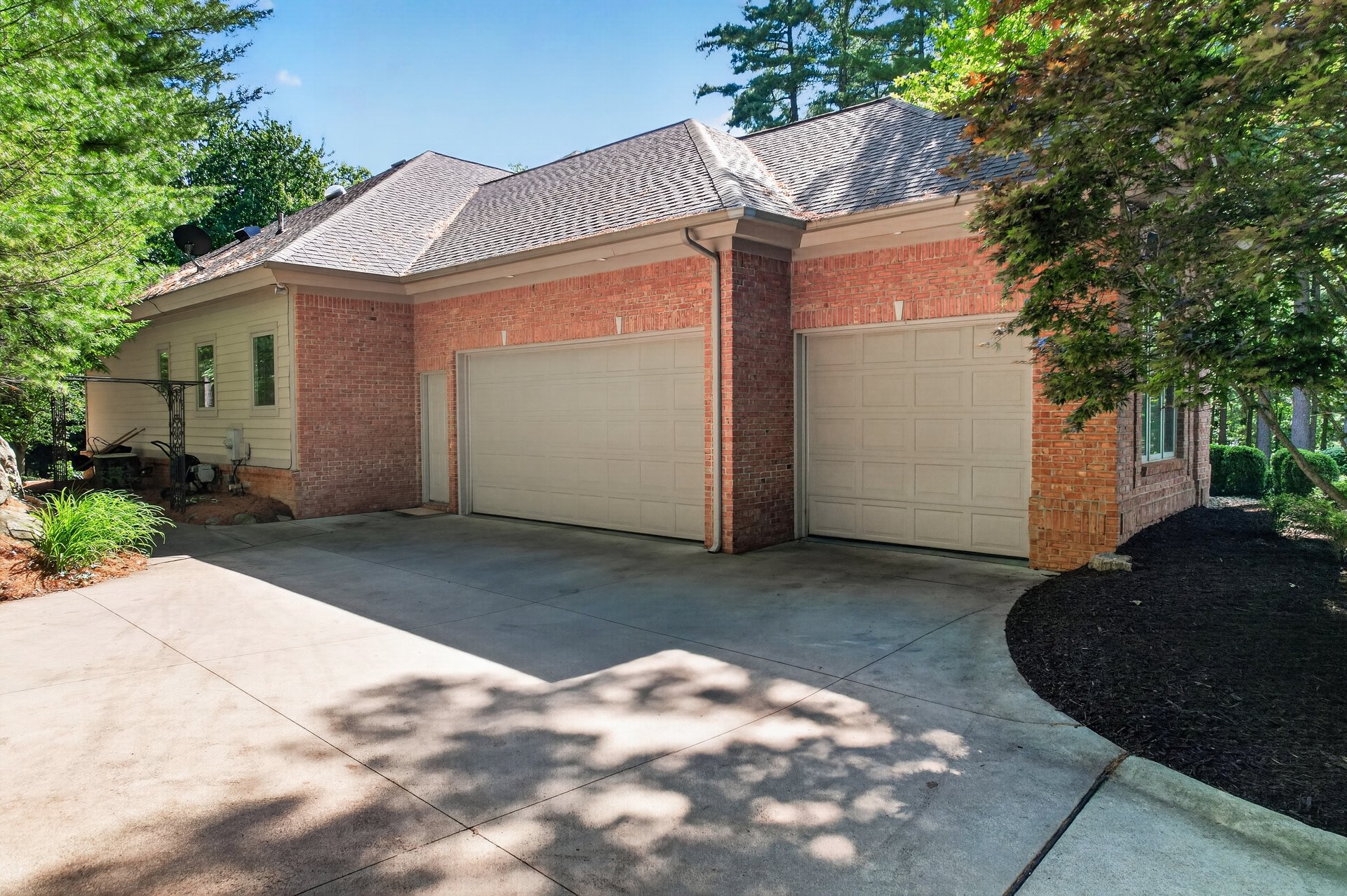 12172 Woodline