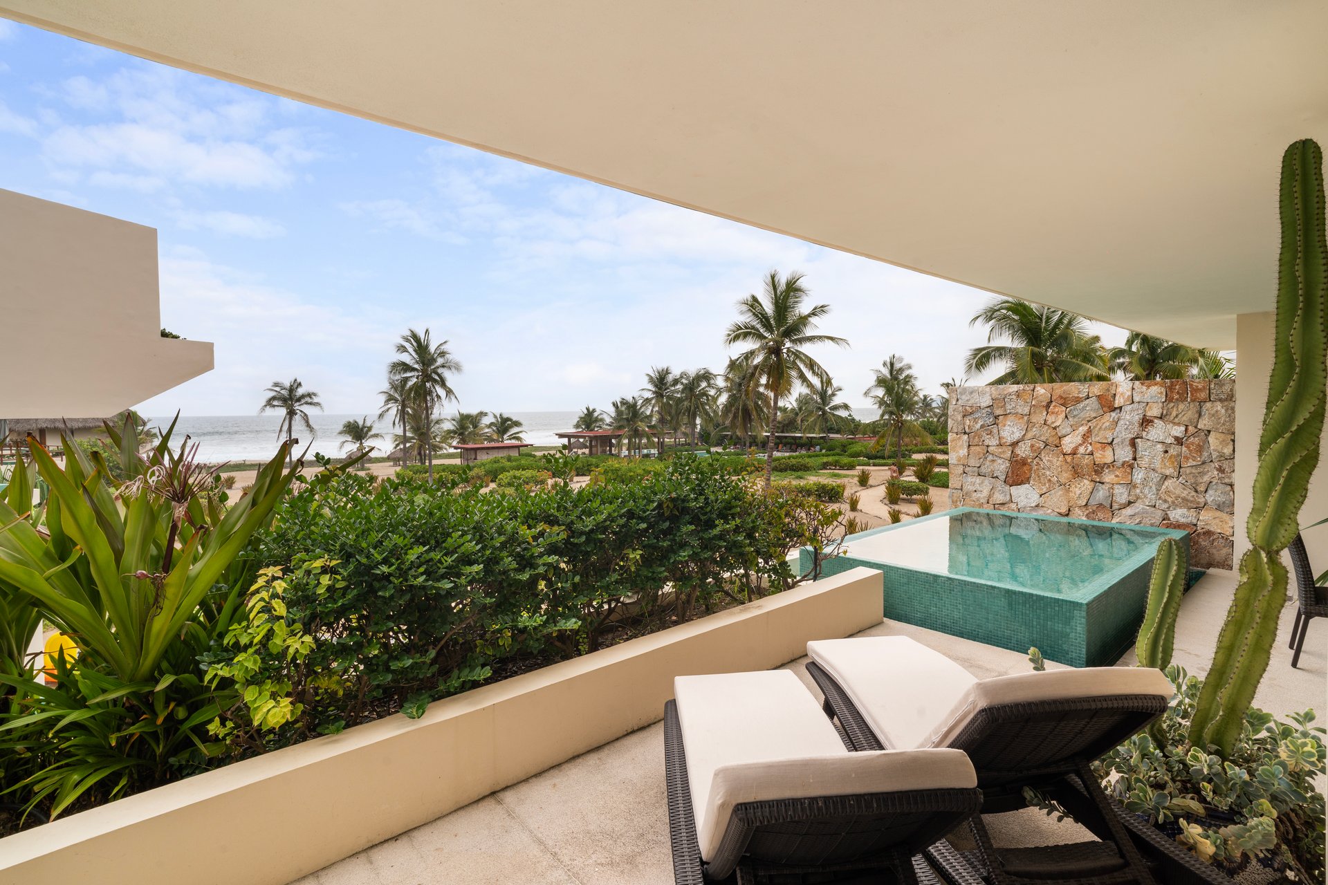 Marea Beachfront Villa H46
