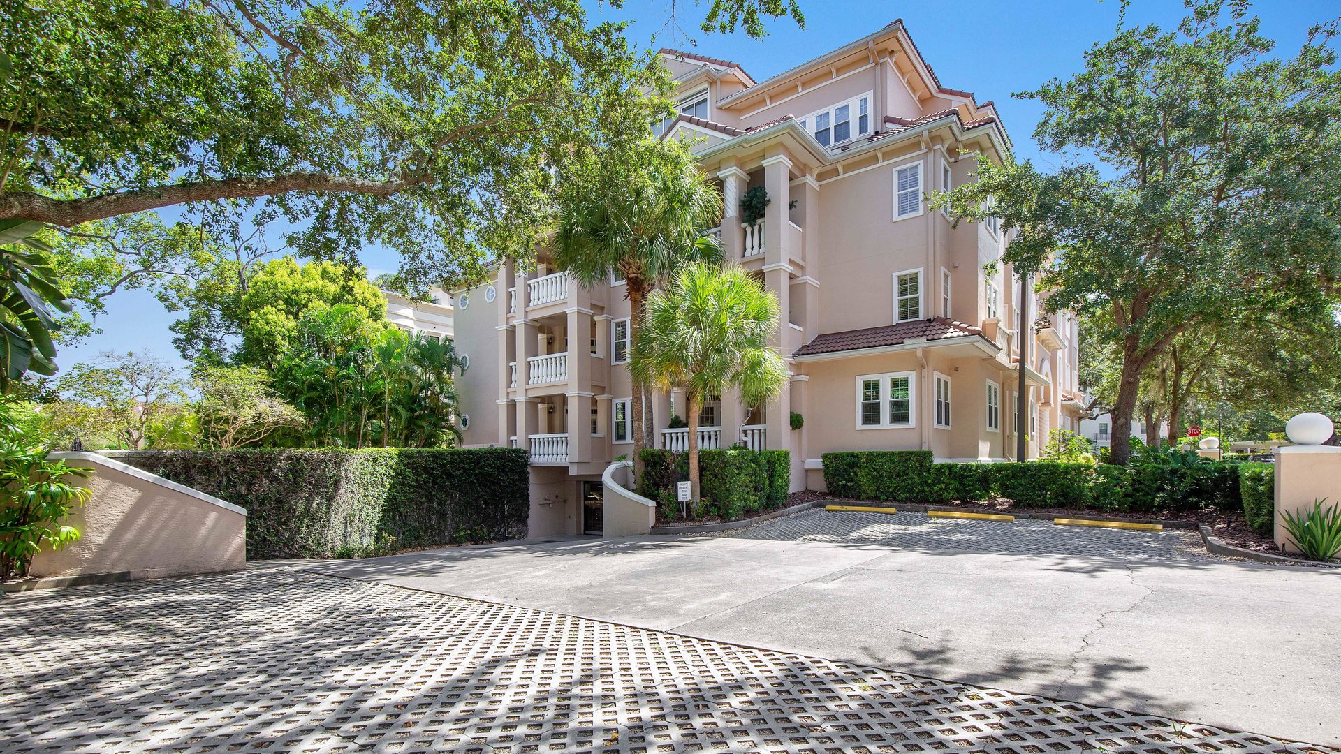 147 S Interlachen Ave Unit 301