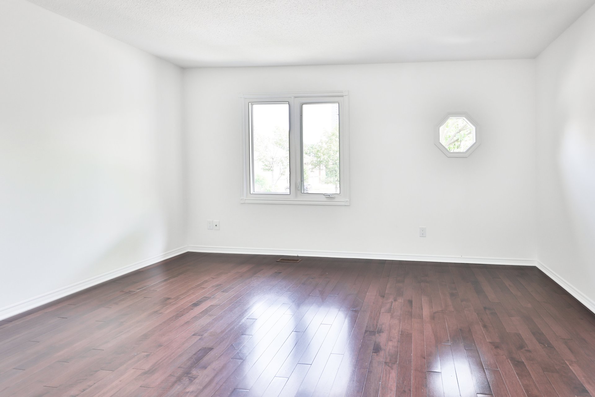 2-4635 Regents Terrace, Mississauga