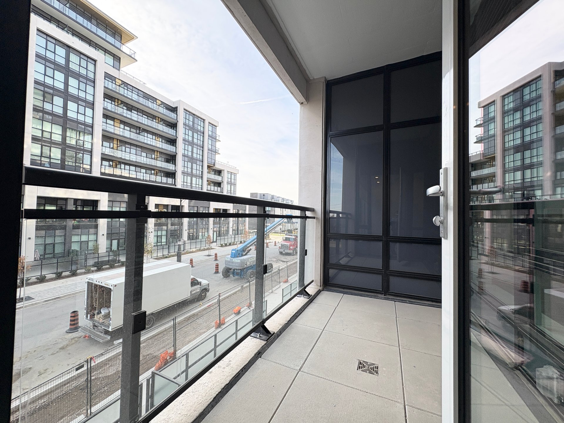 395 Dundas Street W Unit: 223