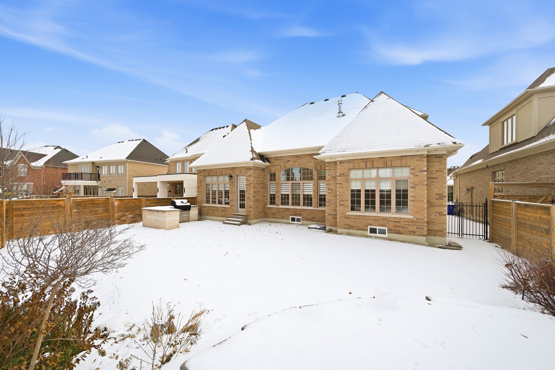 10 Larkin Avenue
