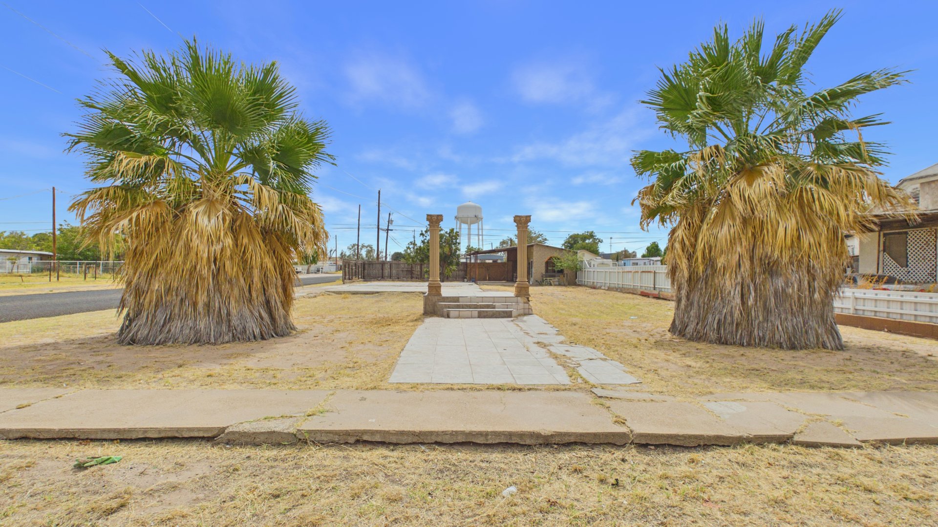 600 W 6th St