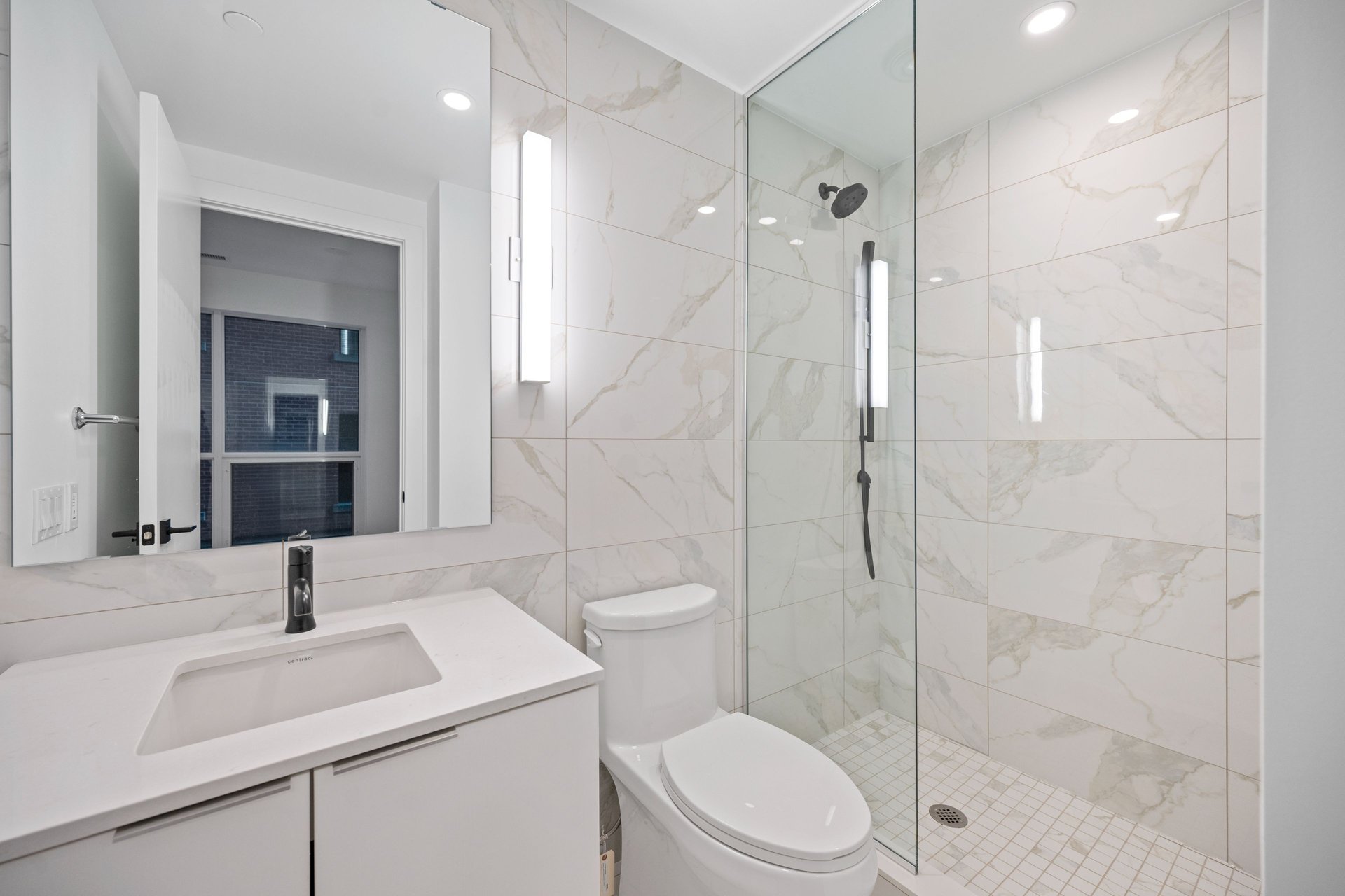 327 King Street W Unit: 302