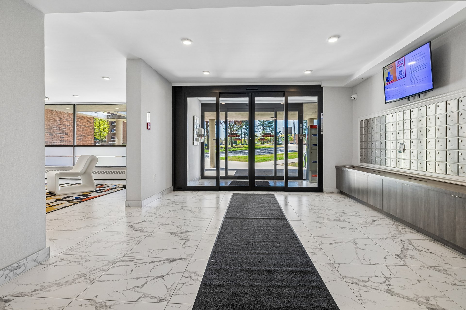 Bright and spacious studio apartment in great location