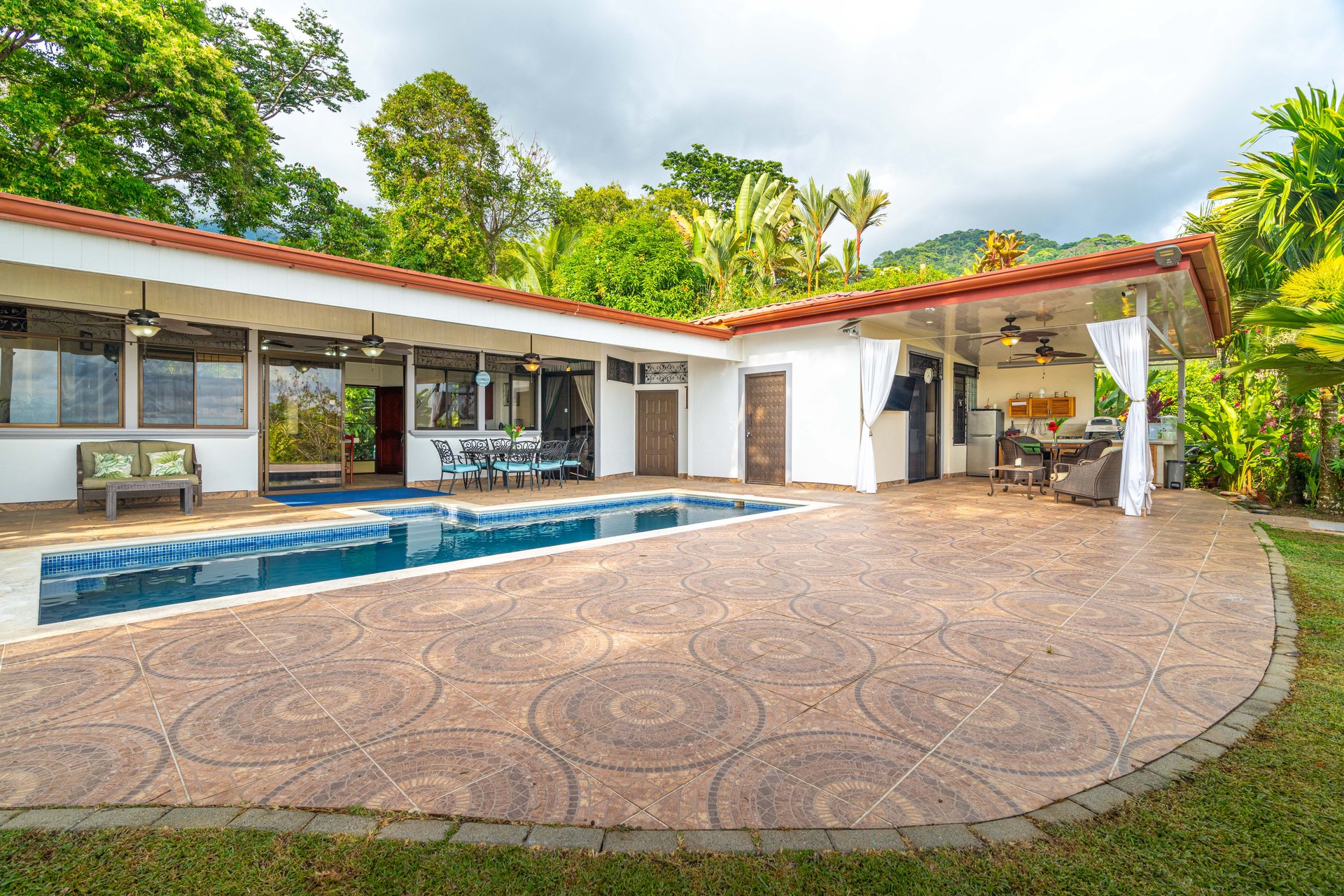 Expansive Ocean Views, Central Ojochal - 3 bed, 3 bath!