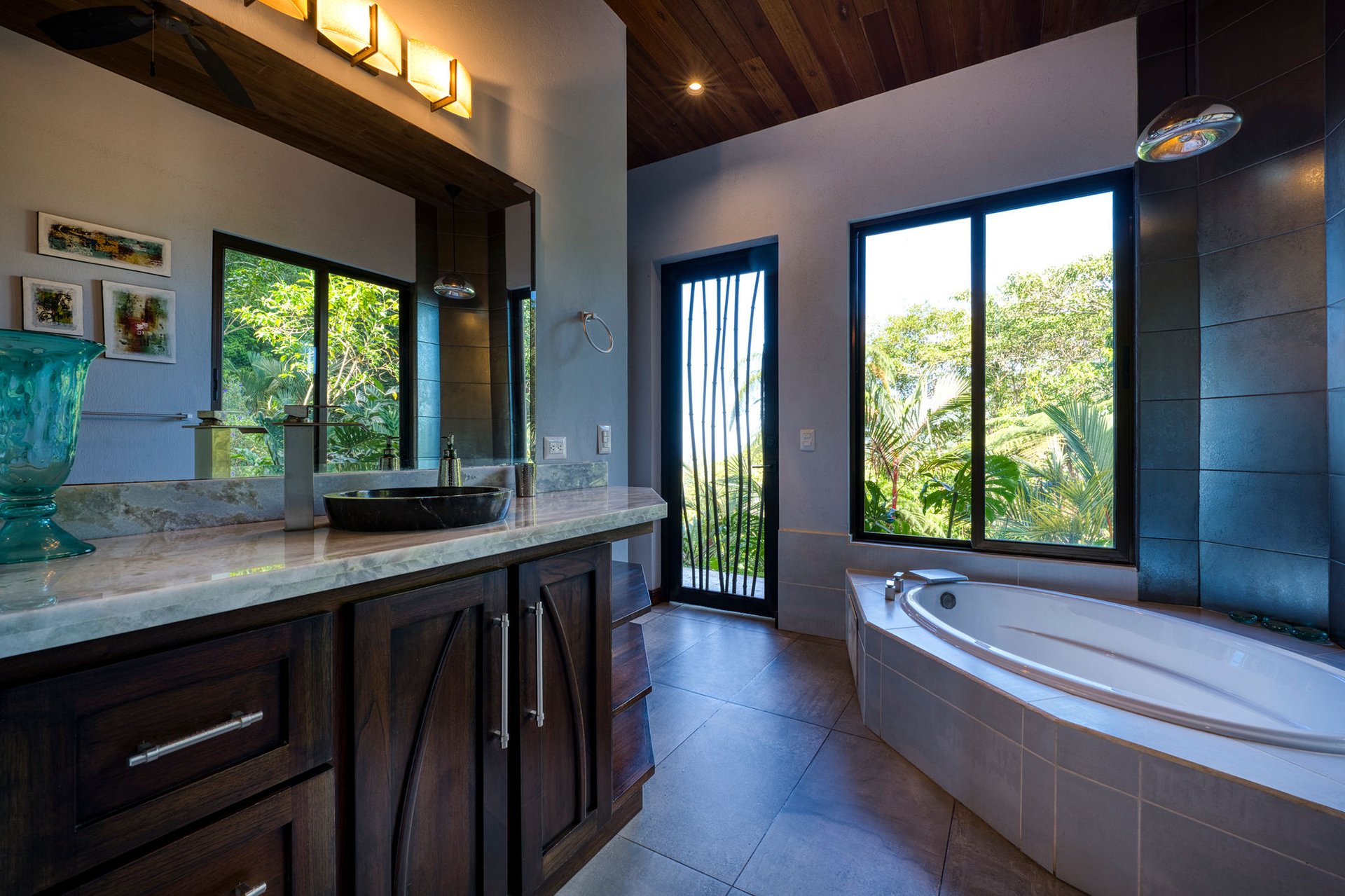 Casa Bambú – LUXURY 5 BEDROOM ESTATE WITH EXCEPTIONAL OCEAN VIEWS