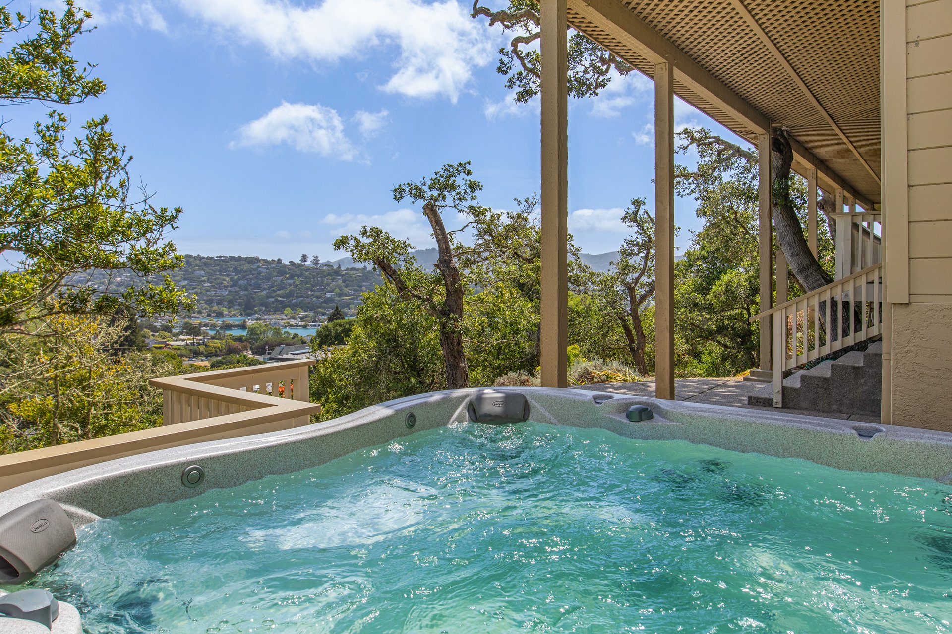 Picturesque and Private View Residence