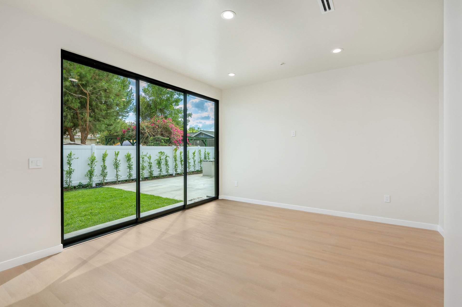 17510 Miranda St, Encino