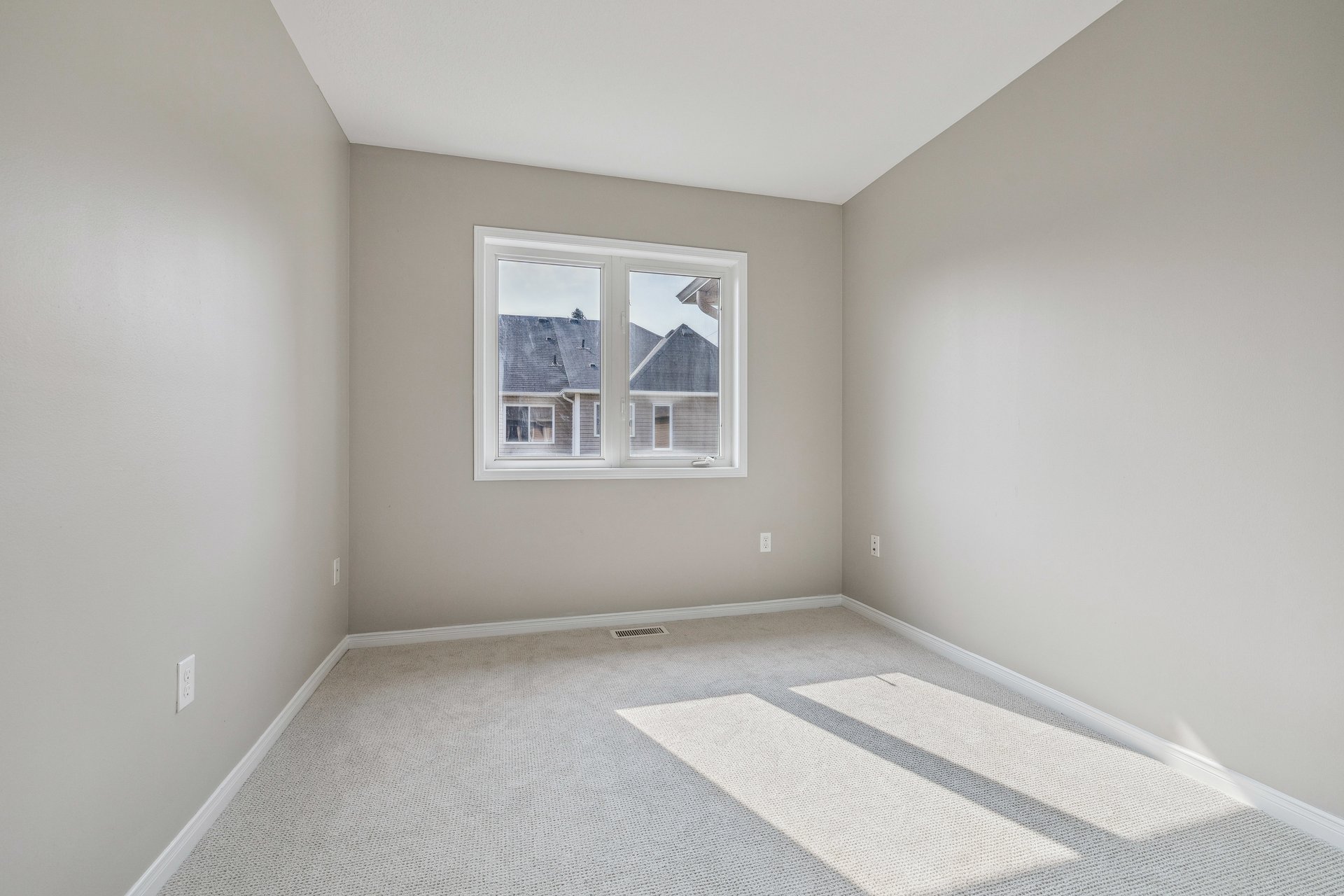 Freehold Townhouse on Quiet Court