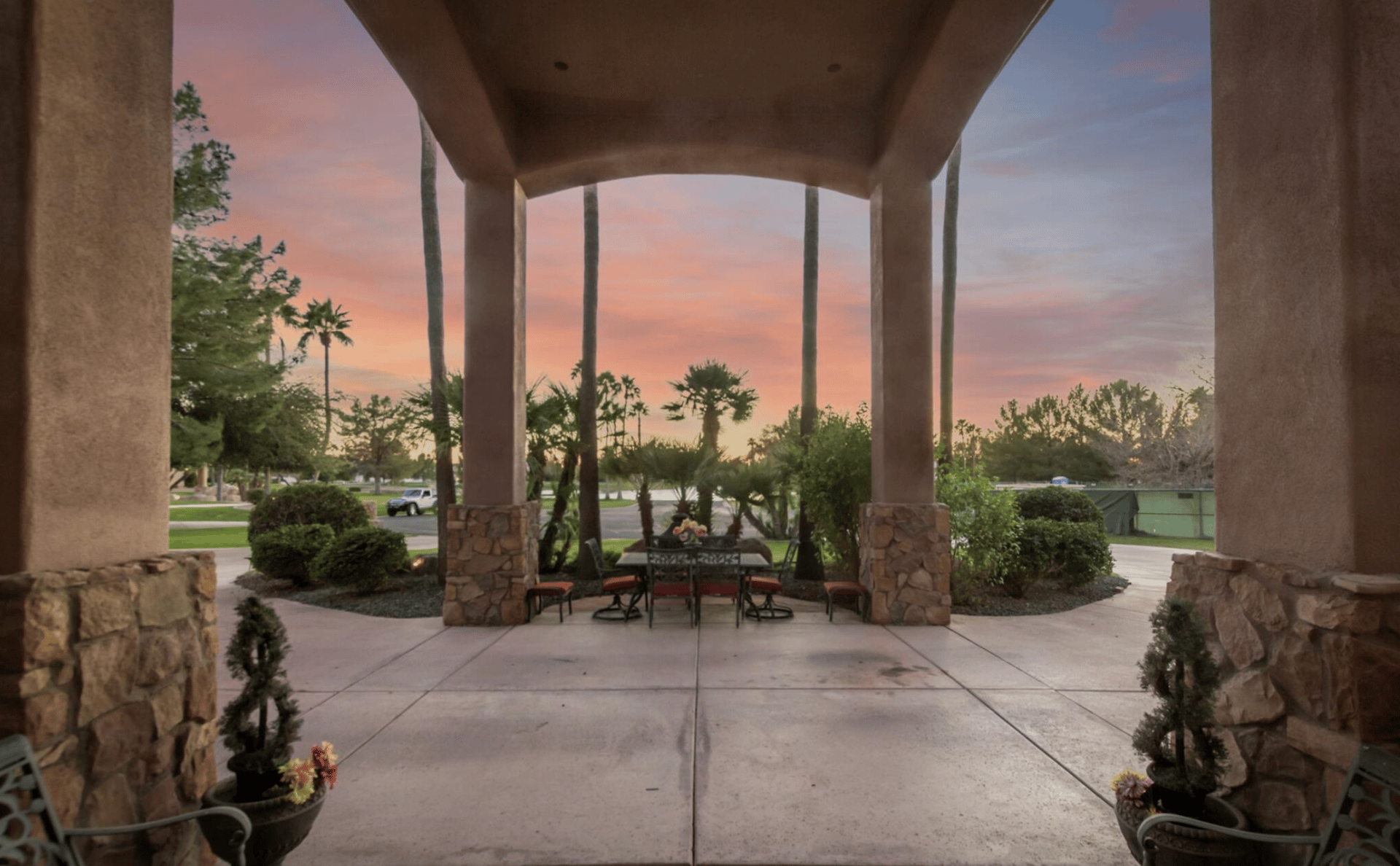 23 E Oakwood Hills Drive - "Builder's Home"