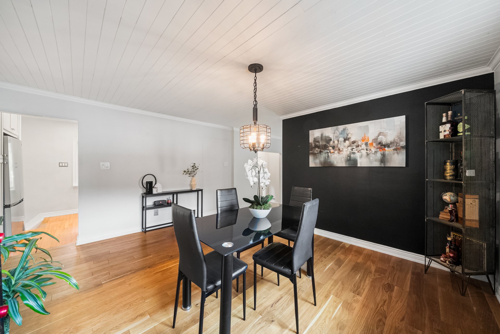 1141 Lakeshore Rd W