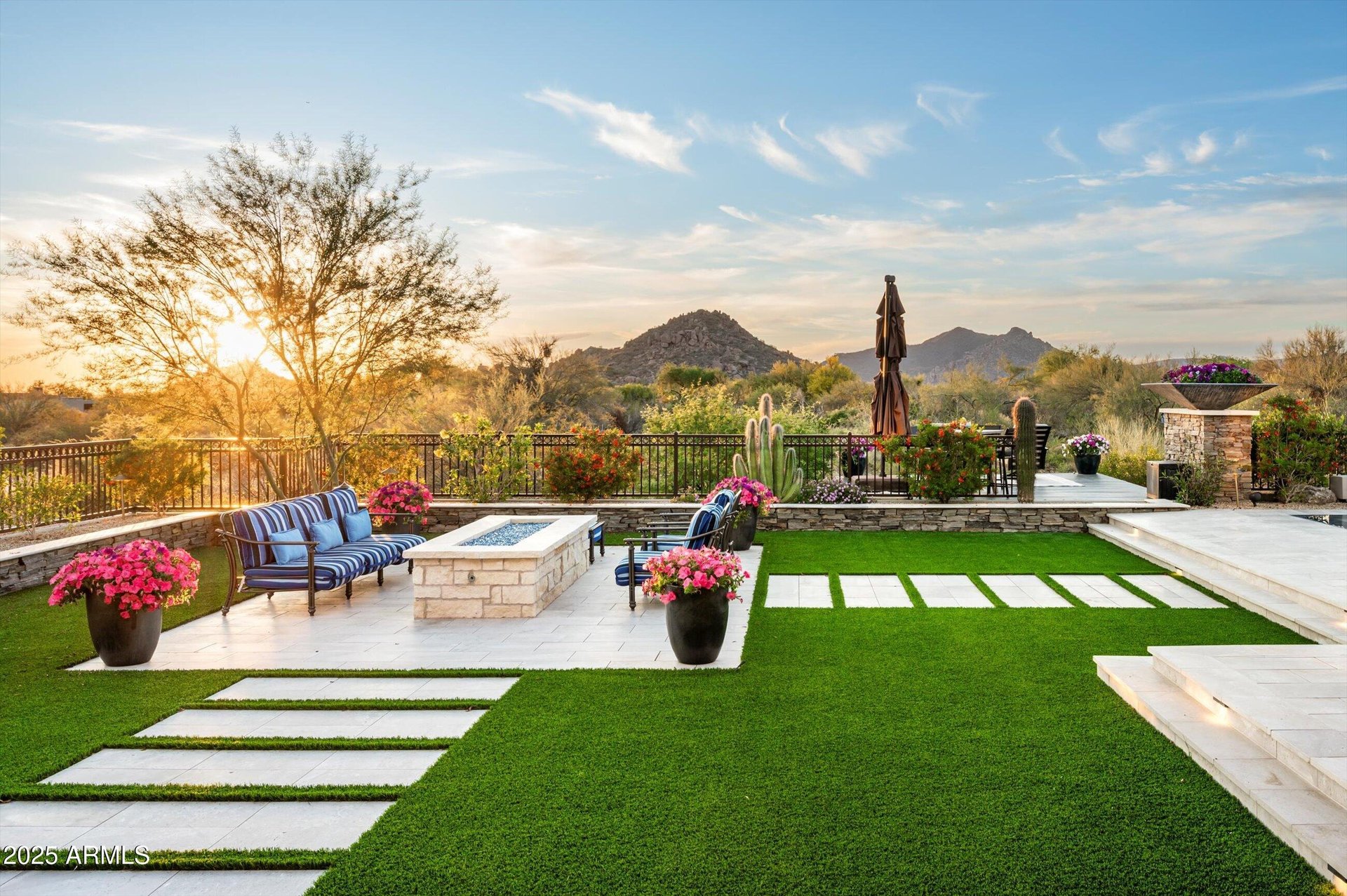 8328 E WHISPER ROCK TRL