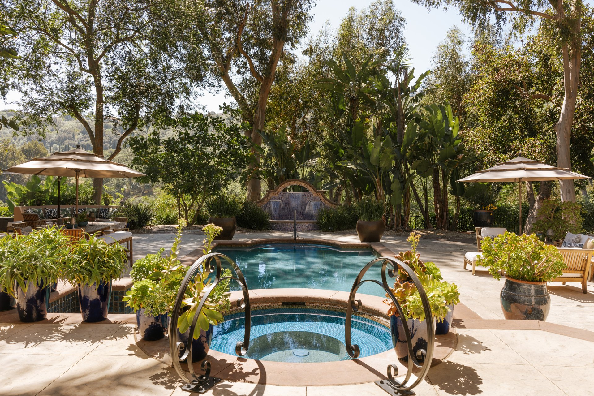 2700 Benedict Canyon Dr