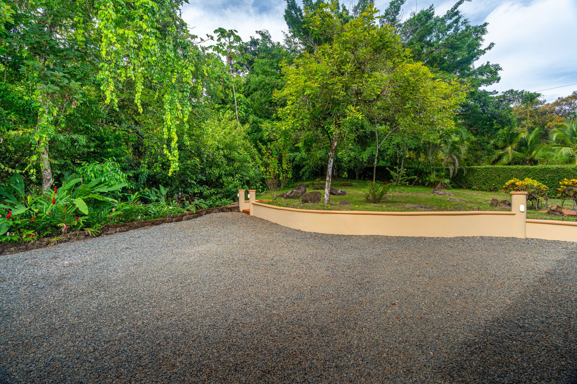 Classic Luxury at Casa Ceiba, Coastal Ocean View 4 Bedroom Home Near Uvita