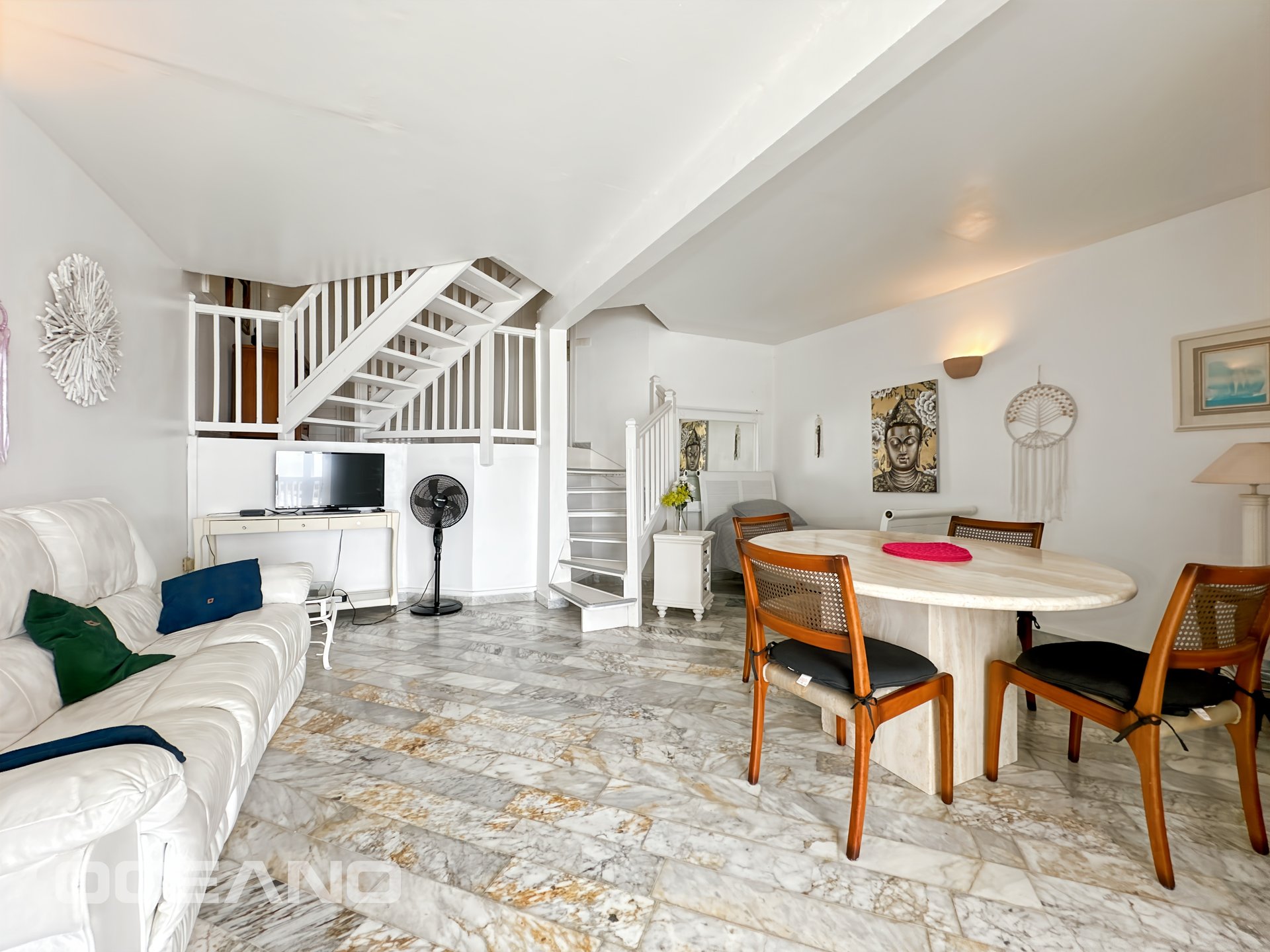 EXCLUSIVE : Sea View 2-Bedroom Apartment – IDOLEM Residence, Charm & Potential – IDOLEM Residence, Charm & Potential