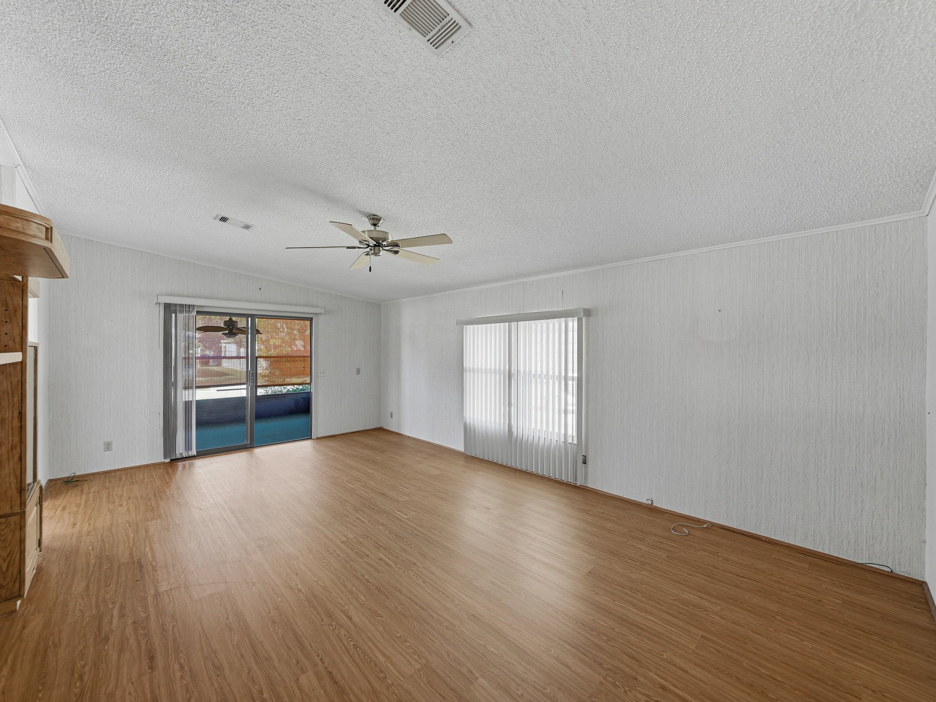 3822 DAMIAN DR