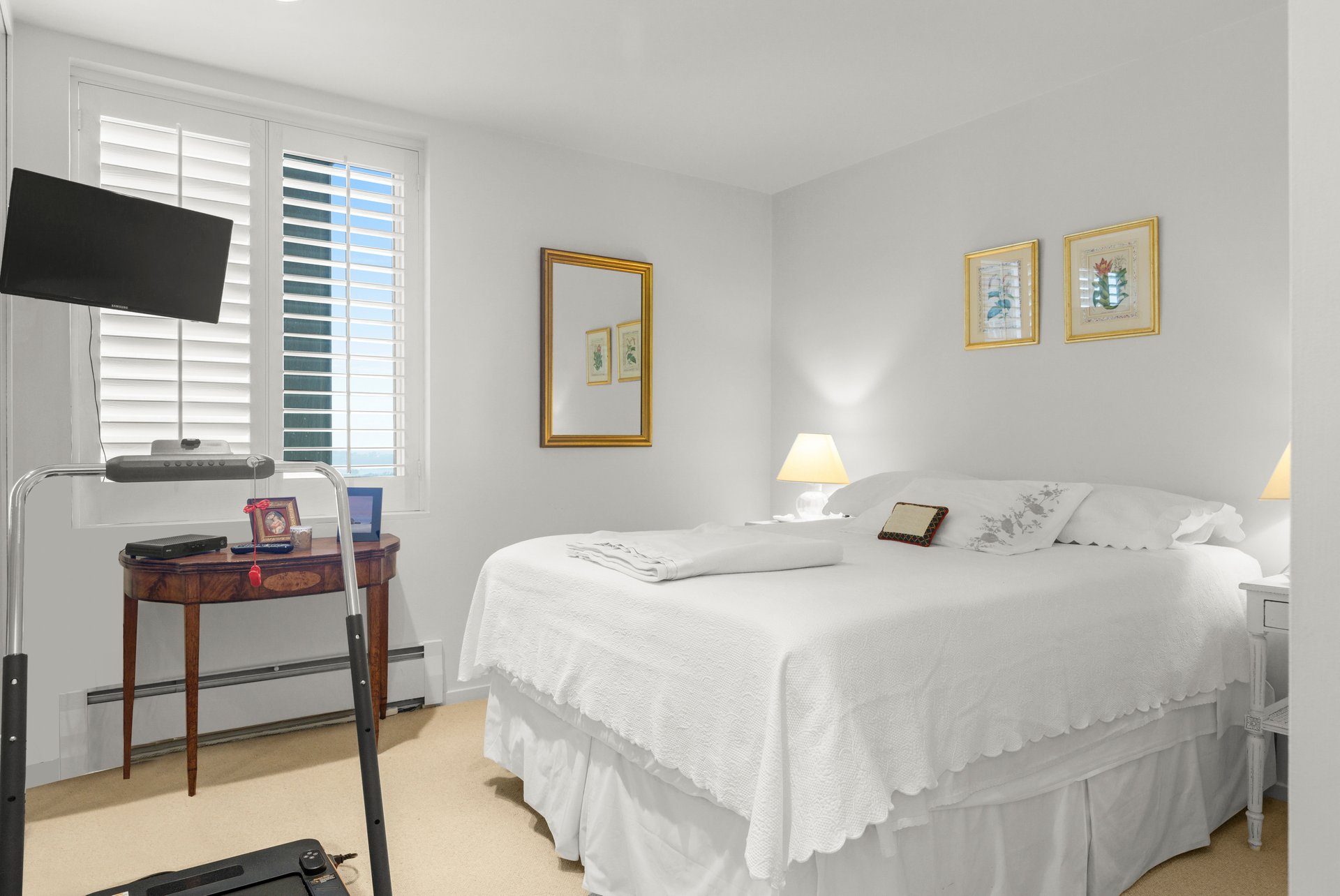 Golden Gate View Apartment at 1080 Chestnut