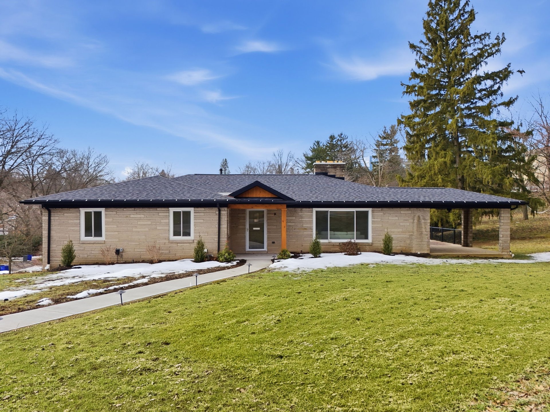 954 Lakemont Dr