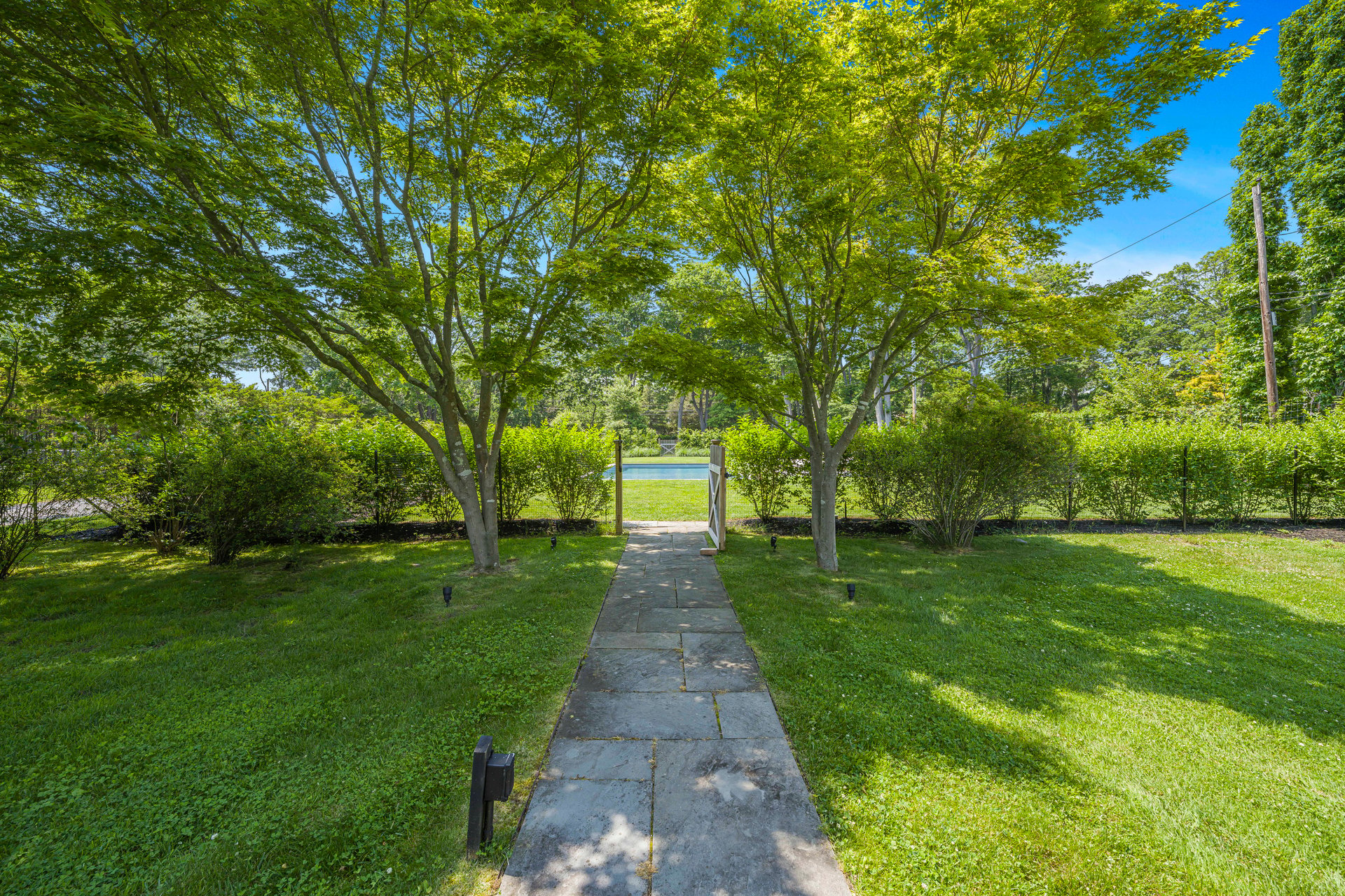 AN ELEGANT WATERFRONT ESCAPE