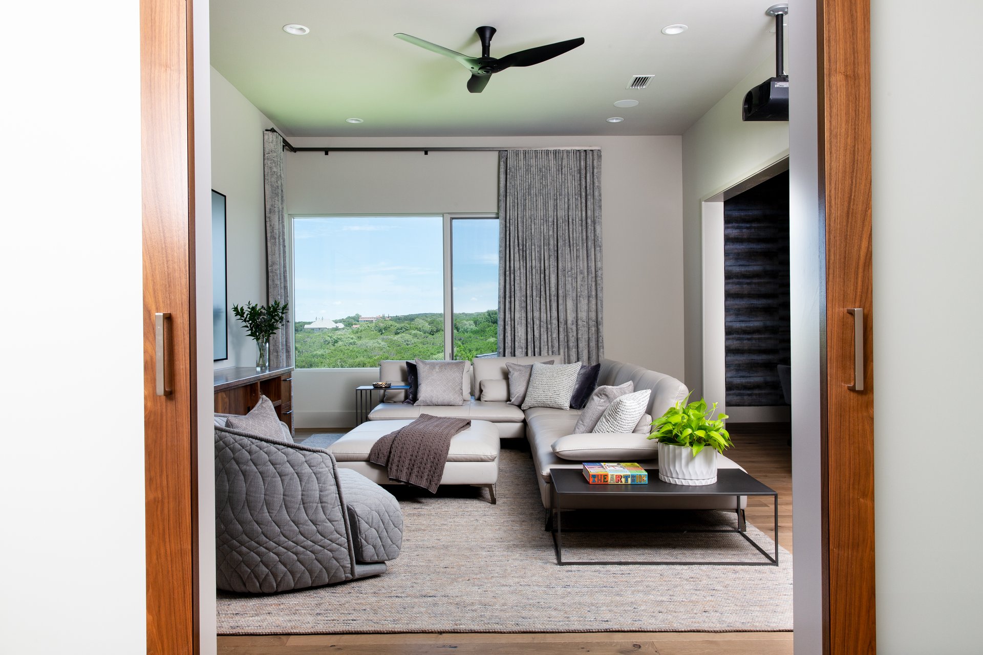 Contemporary Design & Spectacular Views
