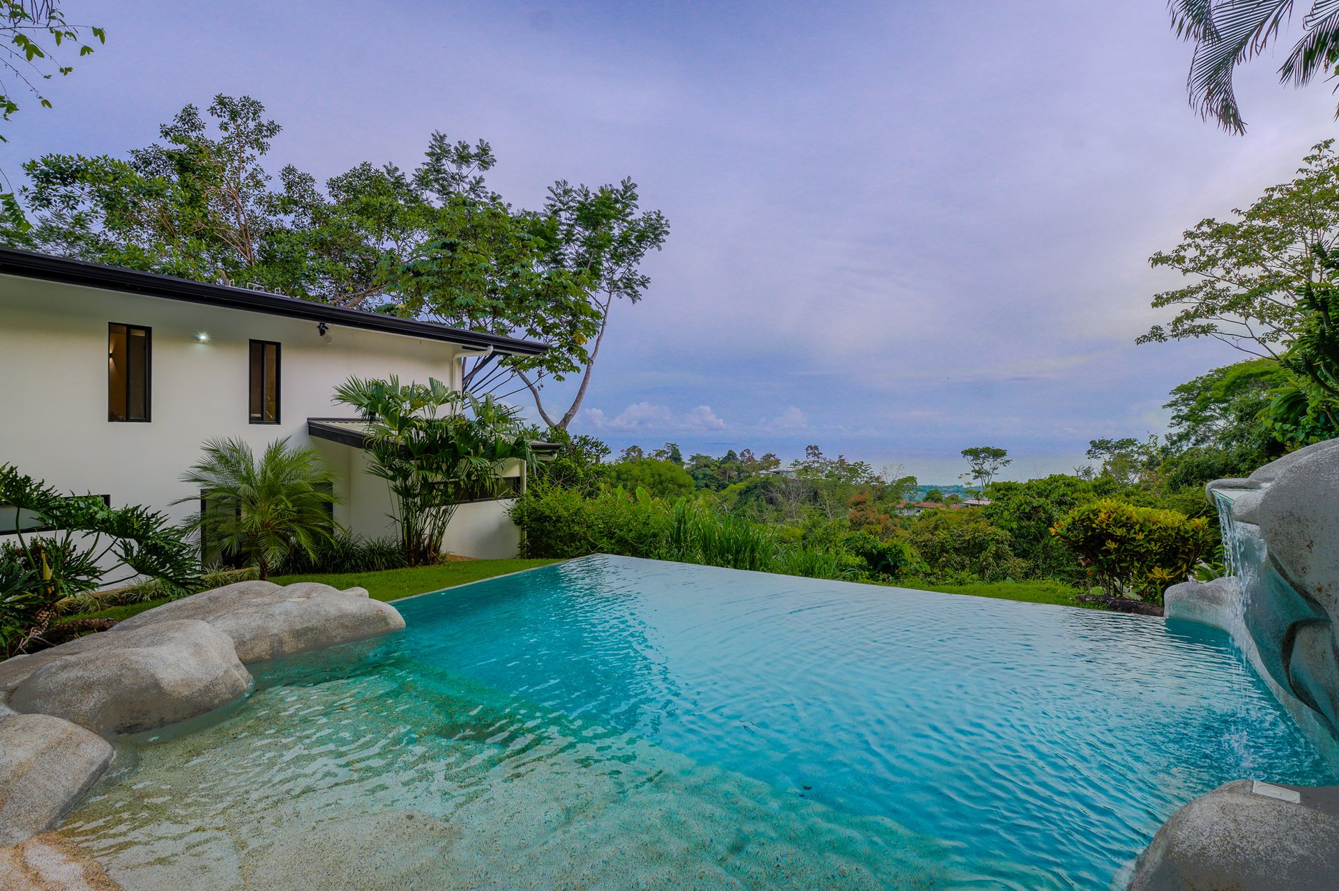 Casa La Roca, Whale's Tail 3 Bedroom Home In Uvita!
