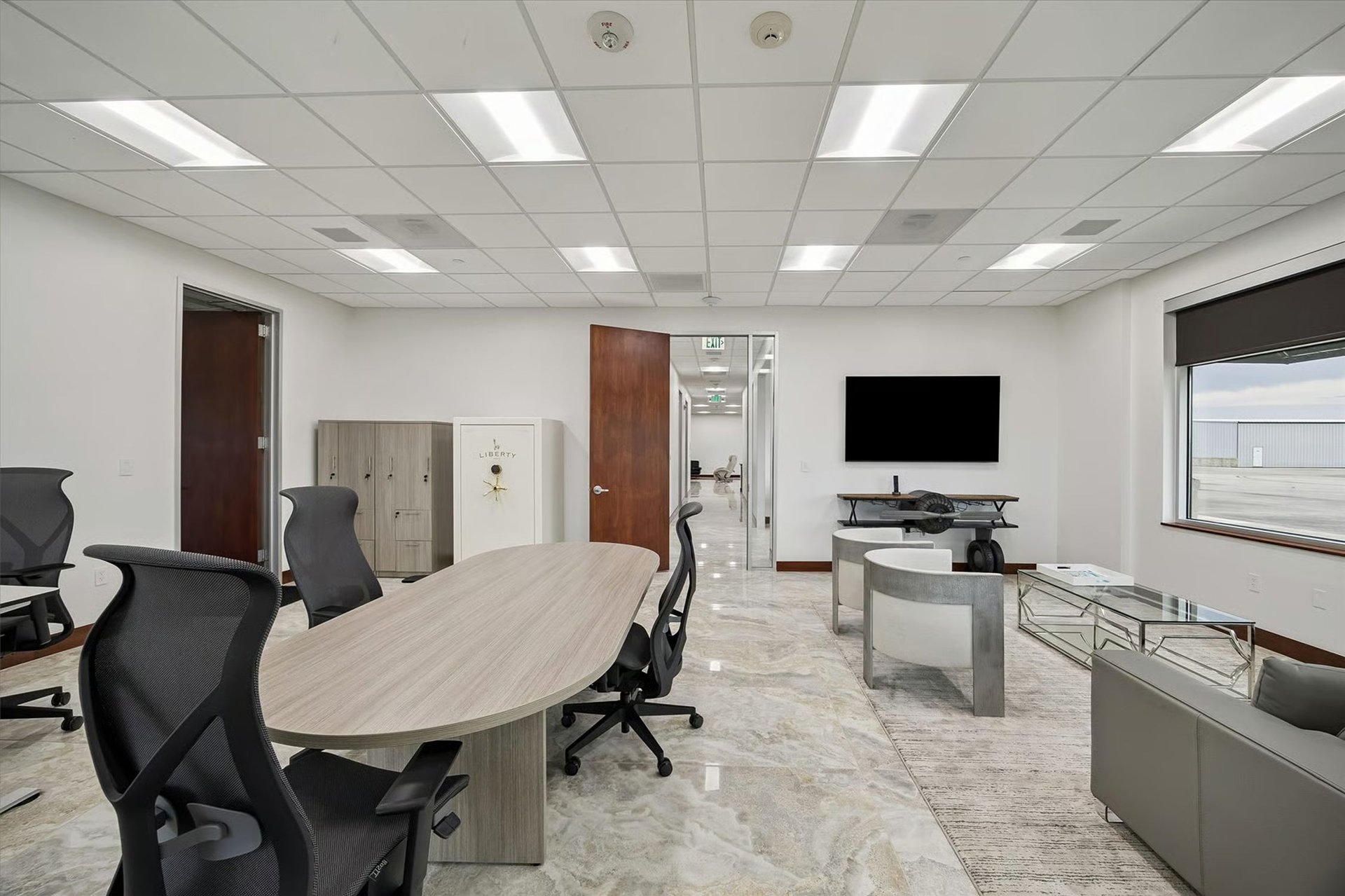 Hangar + Office - Sugar Land Regional Airport (KSGR)