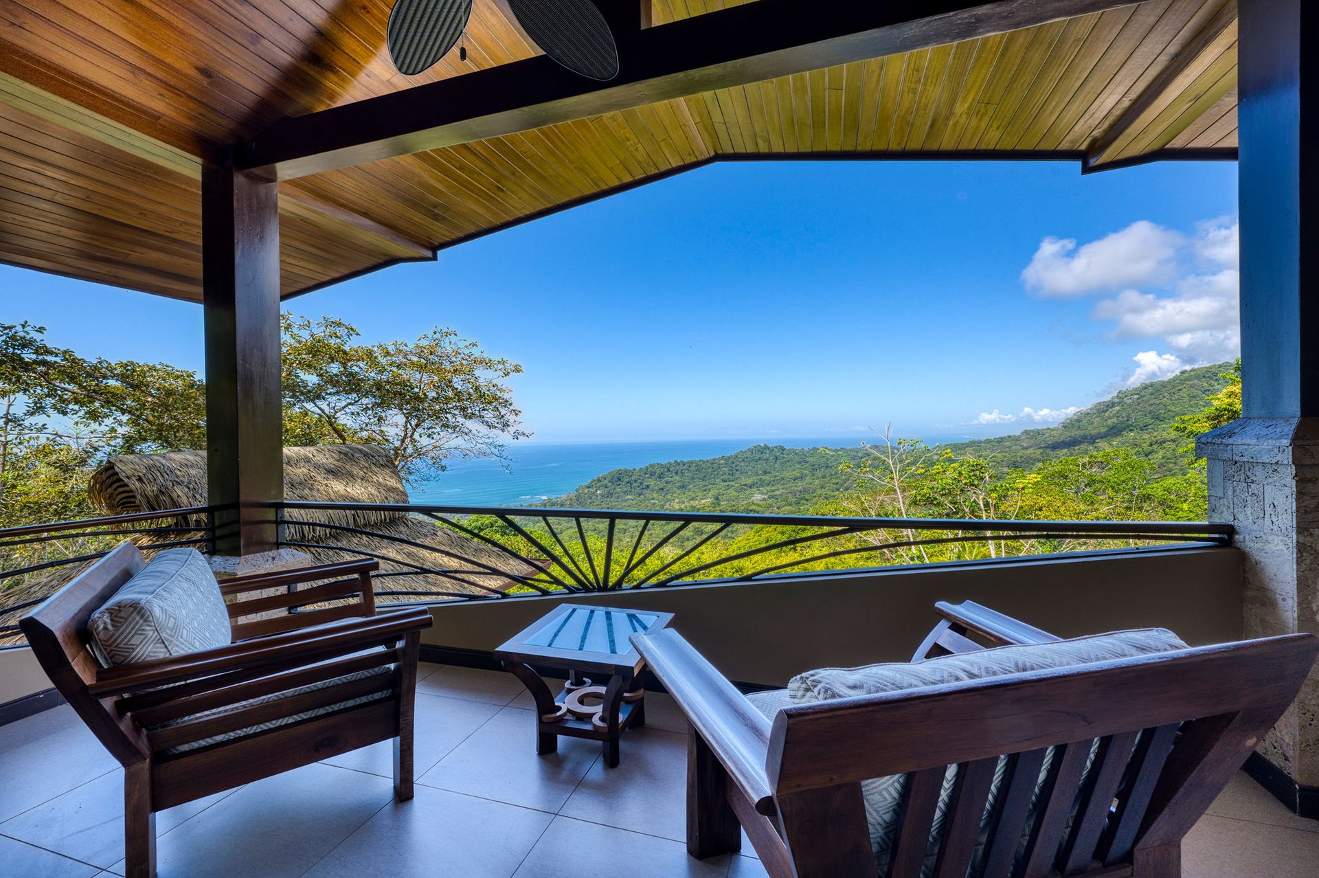 Casa Bambú – LUXURY 5 BEDROOM ESTATE WITH EXCEPTIONAL OCEAN VIEWS