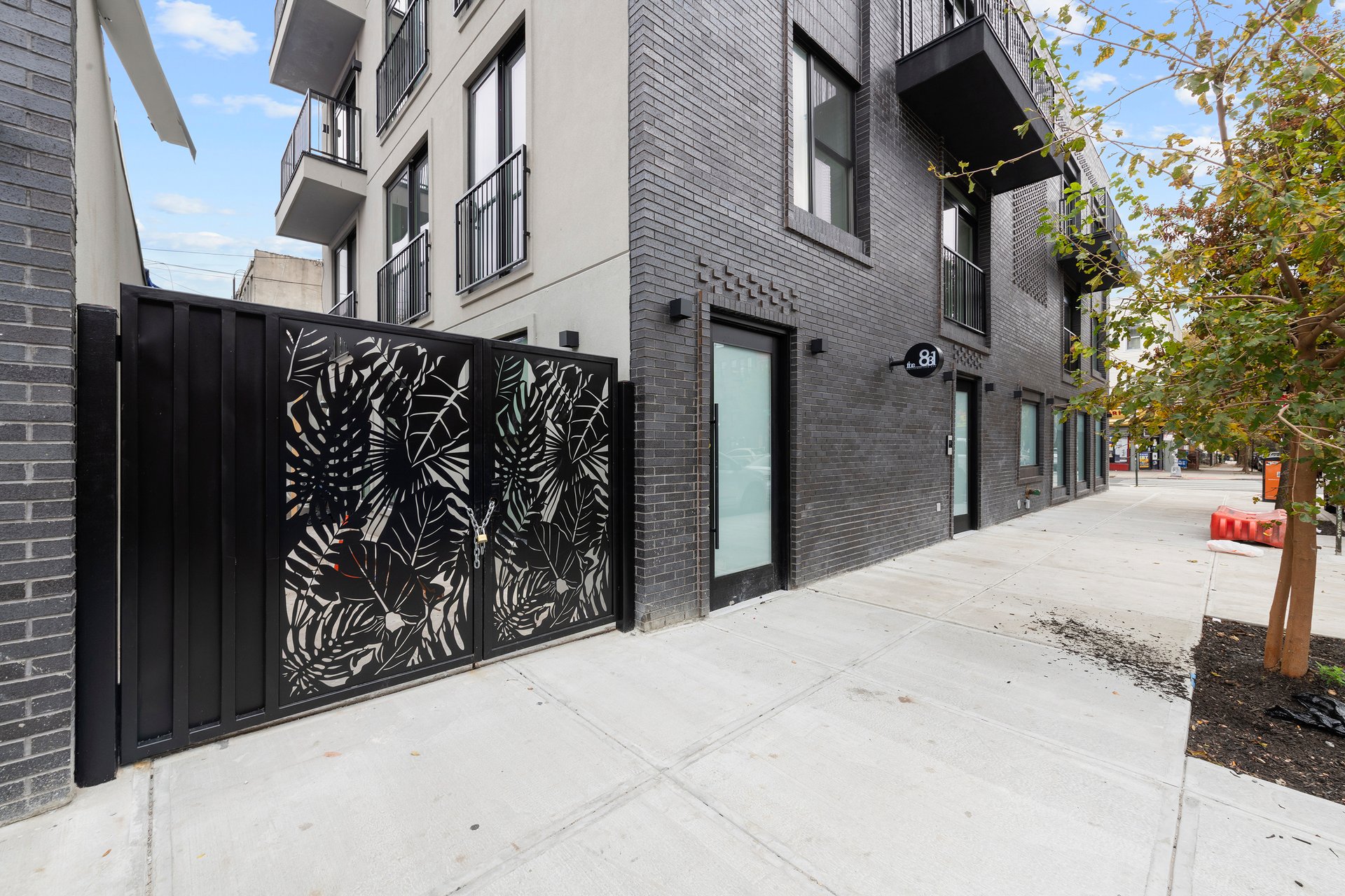 831 Knickerbocker