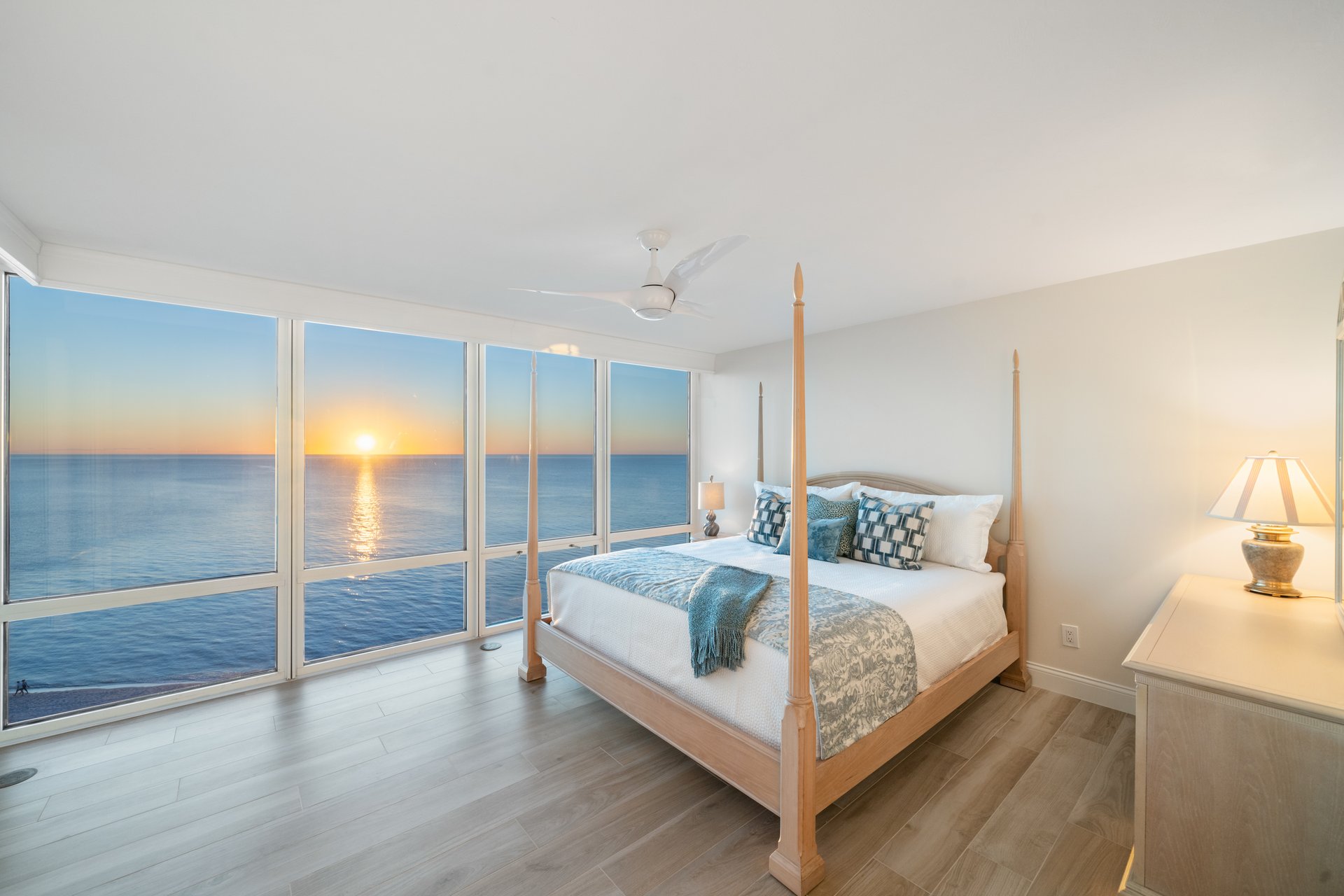 VISTAS 903 AT PARK SHORE