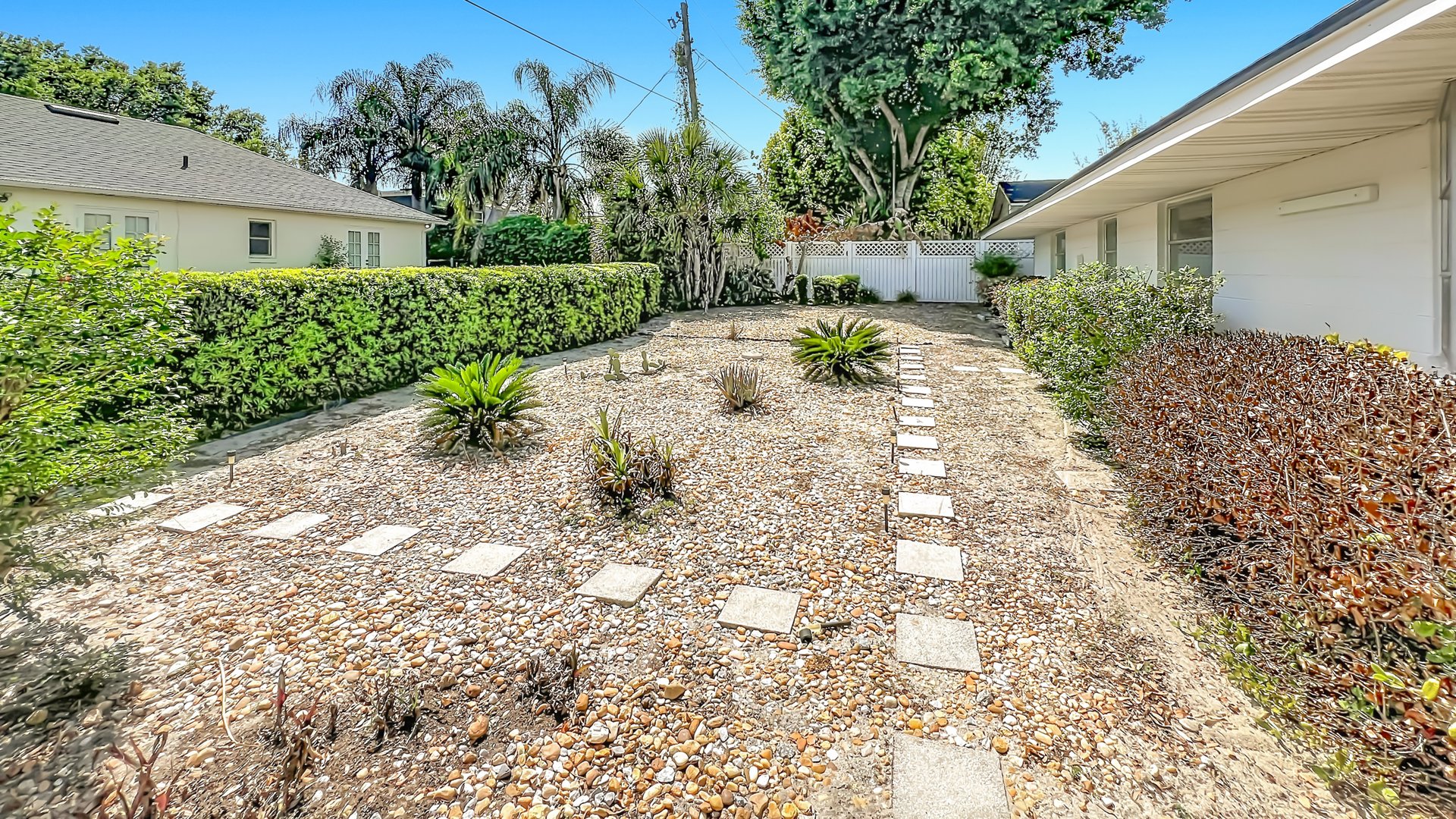 Mid-Century Modern 4-Bedroom in Dommerich Hills, Maitland