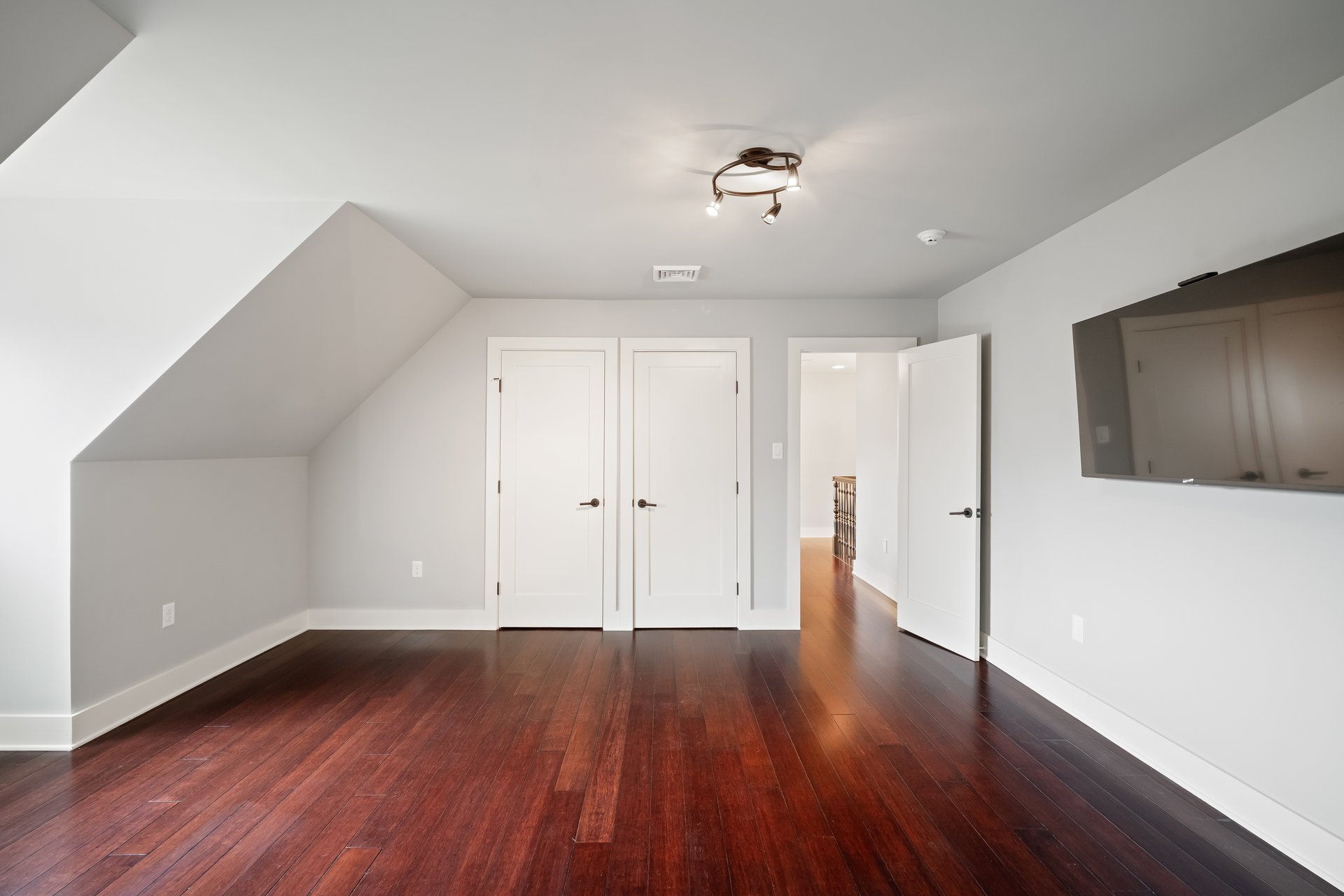 2687 Avenue Du Vlg