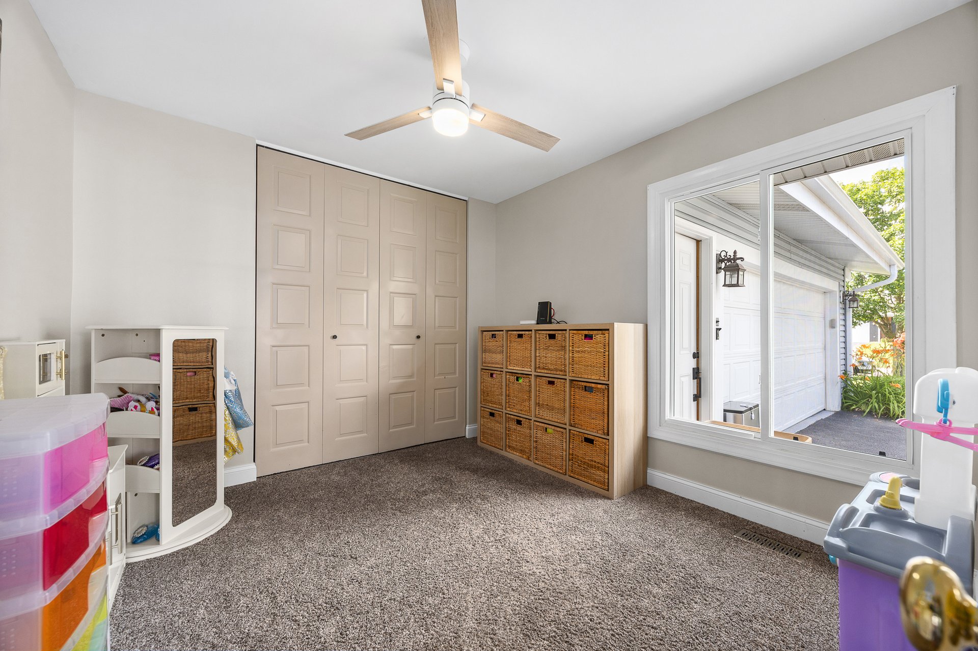 230 Plymouth Ln 