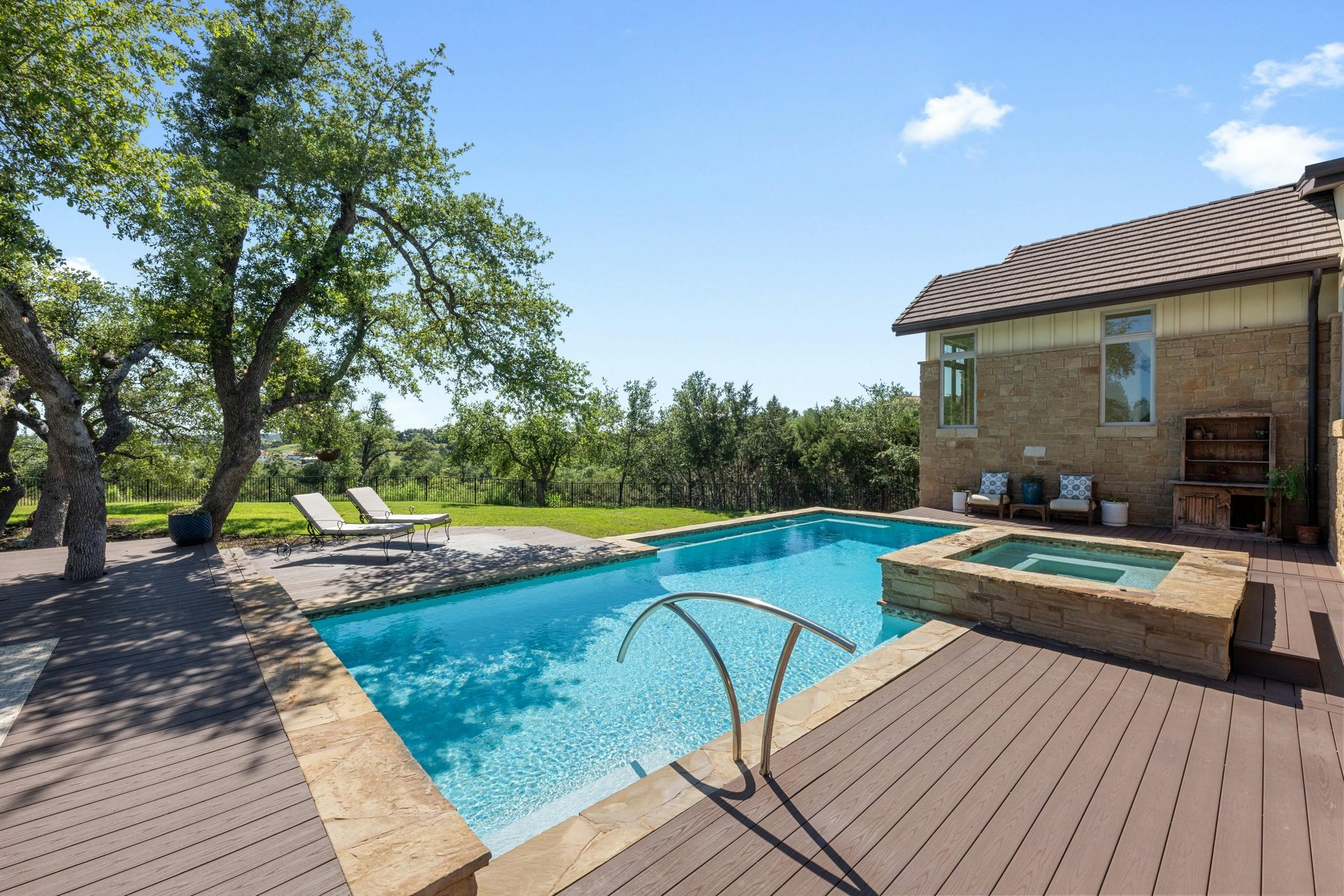 8024 Carlton Ridge