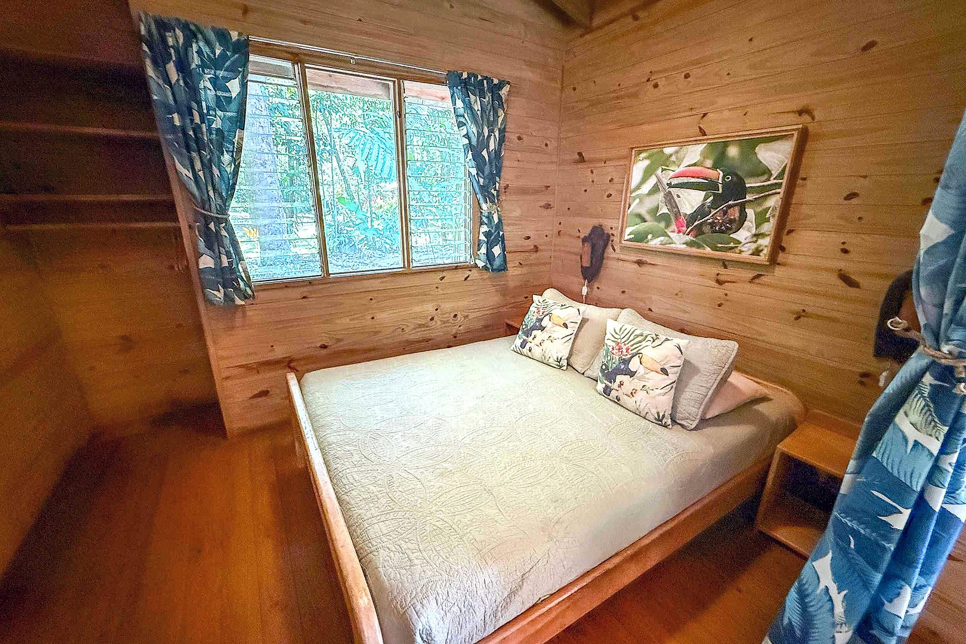  Gorgeous Jungle Hotel with 11 Beds including Owner/Manager Unit, Sparkling Pool & River Setting in Ojochal Costa Rica
