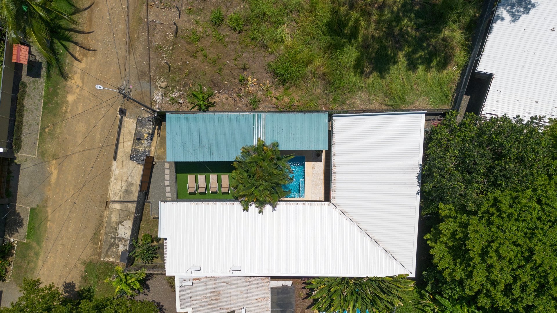3 Bedroom Stylish Oasis, Close to the Beach and the Uvita River!