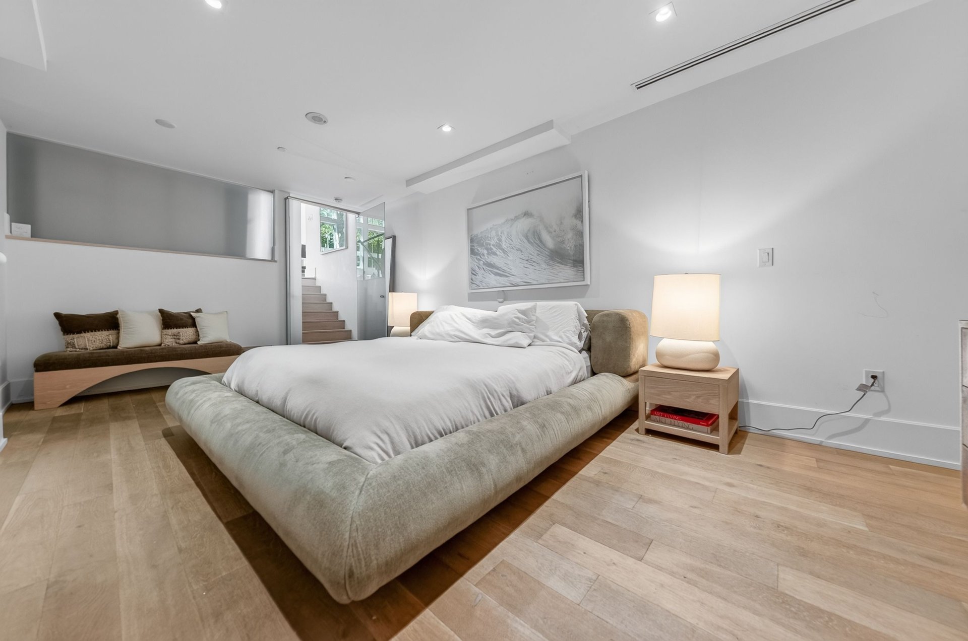 Ultra-Exclusive Yorkville Address