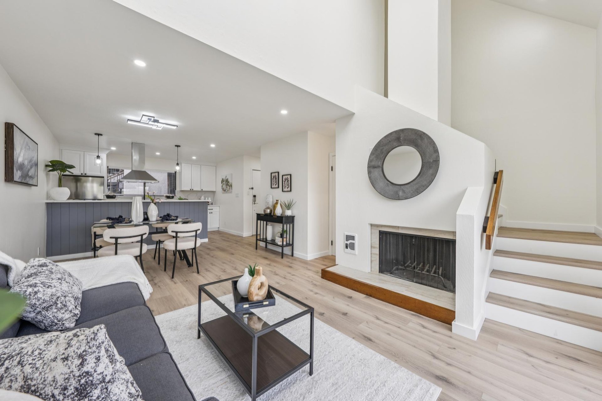 7 Embarcadero West #207