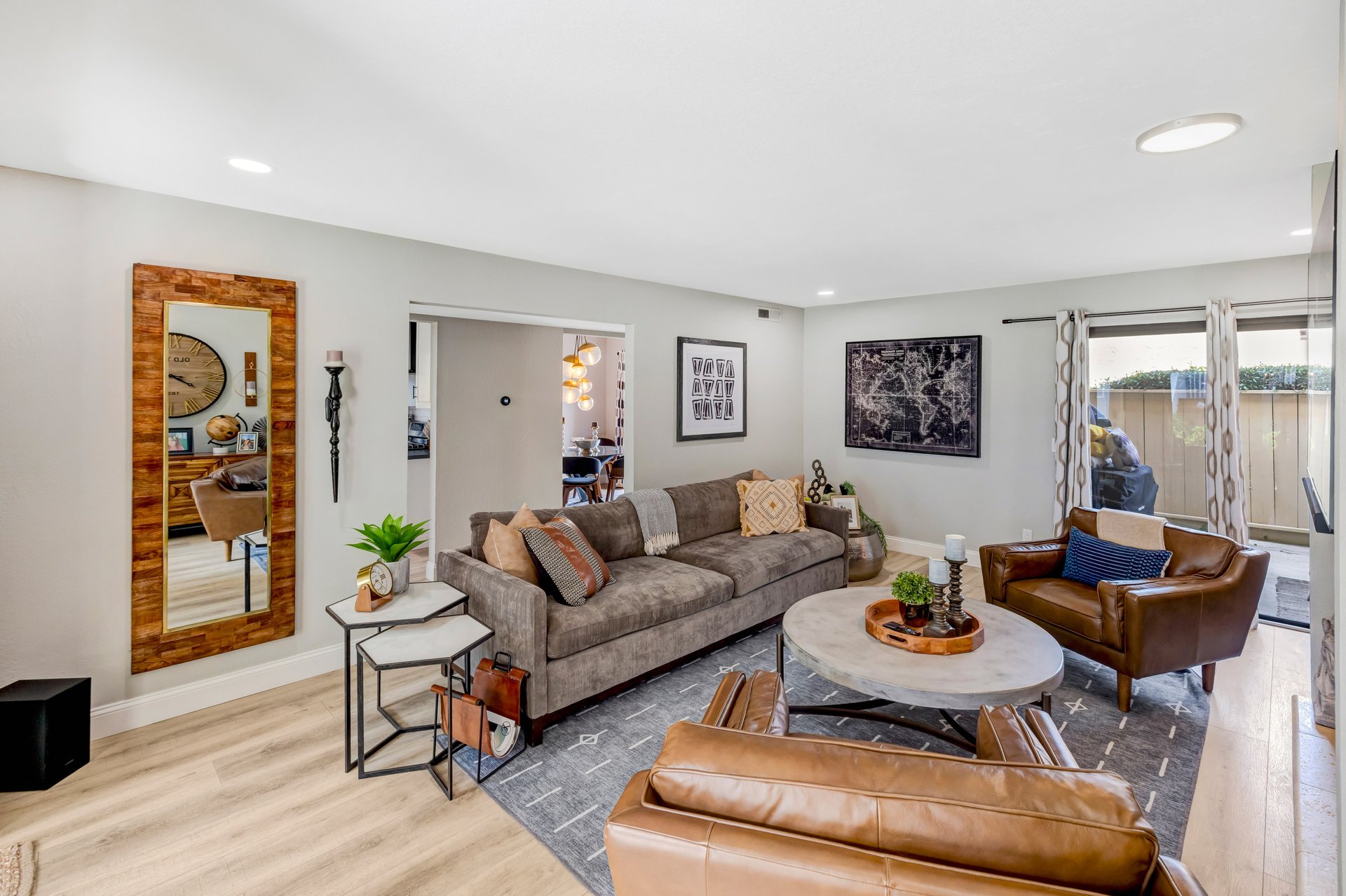 Charming Updated Townhouse Near the Ocean
