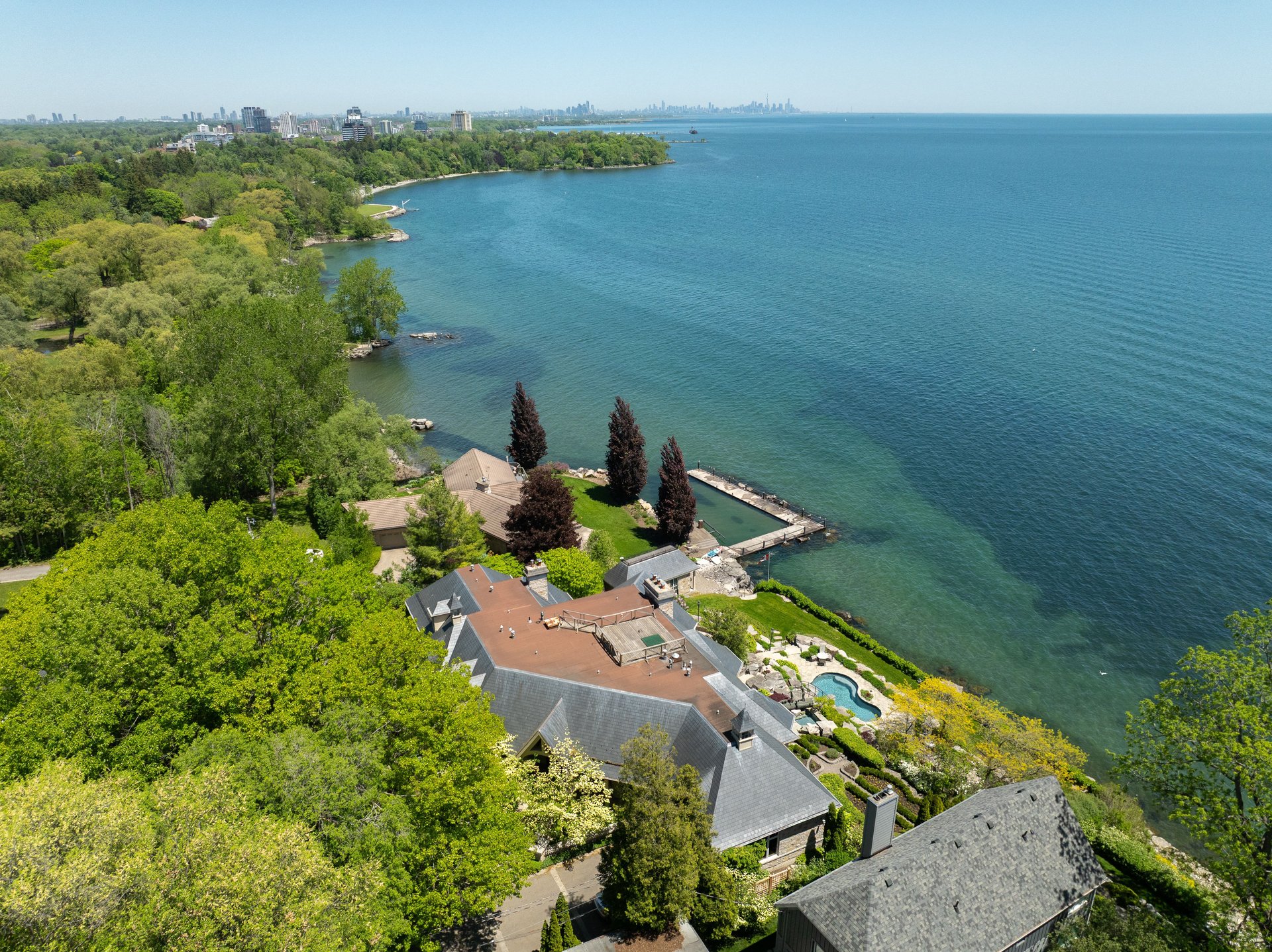 872 Whittier Cres