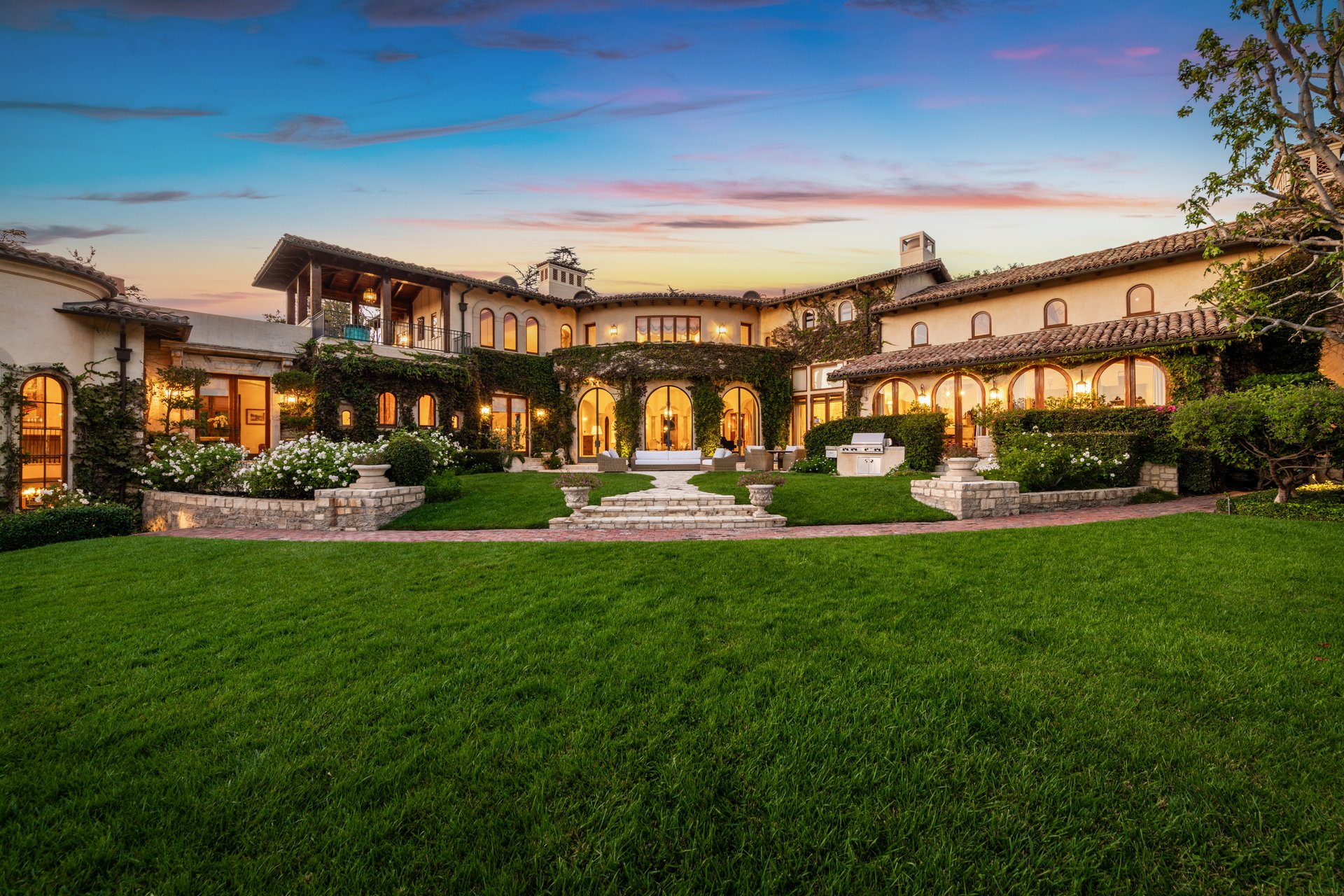 1550 Amalfi DR