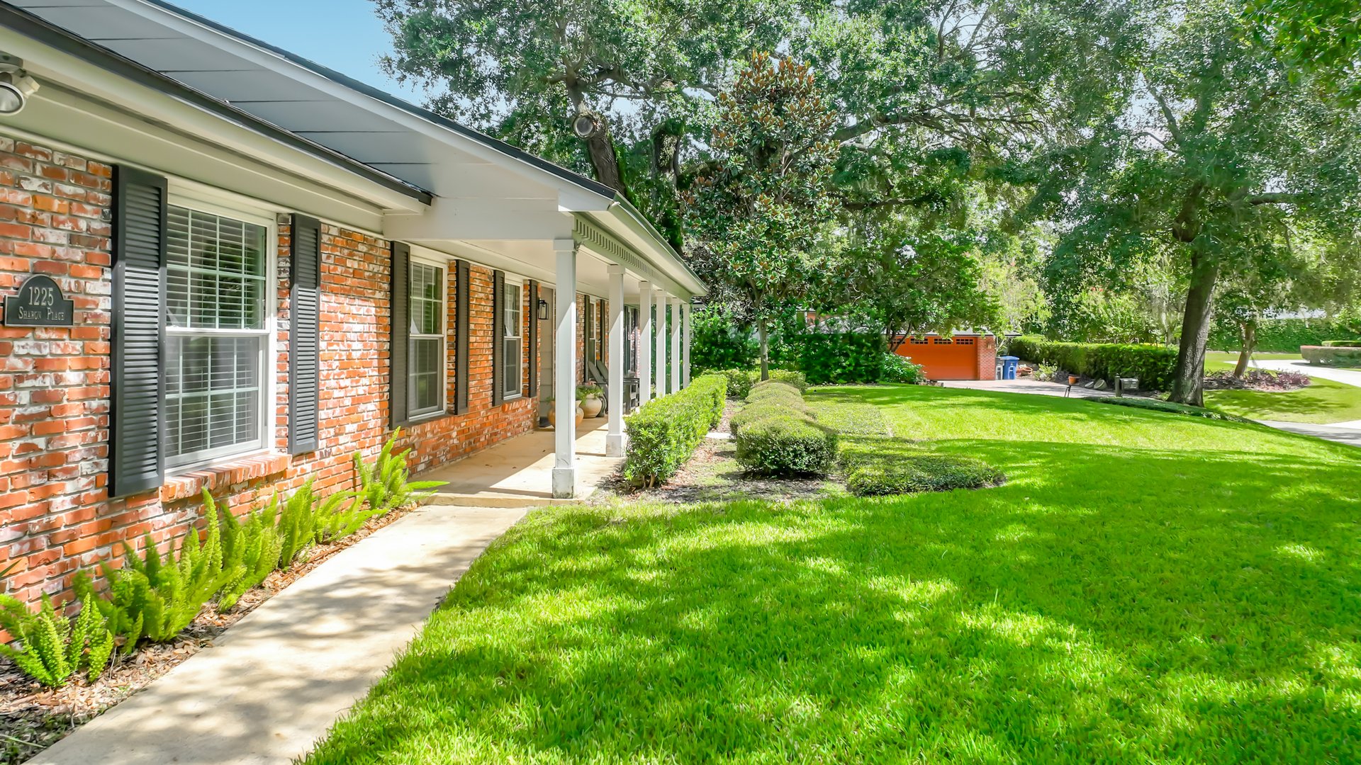 Winter Park Vias Traditonal 5-Bedroom Home near Racquet Club