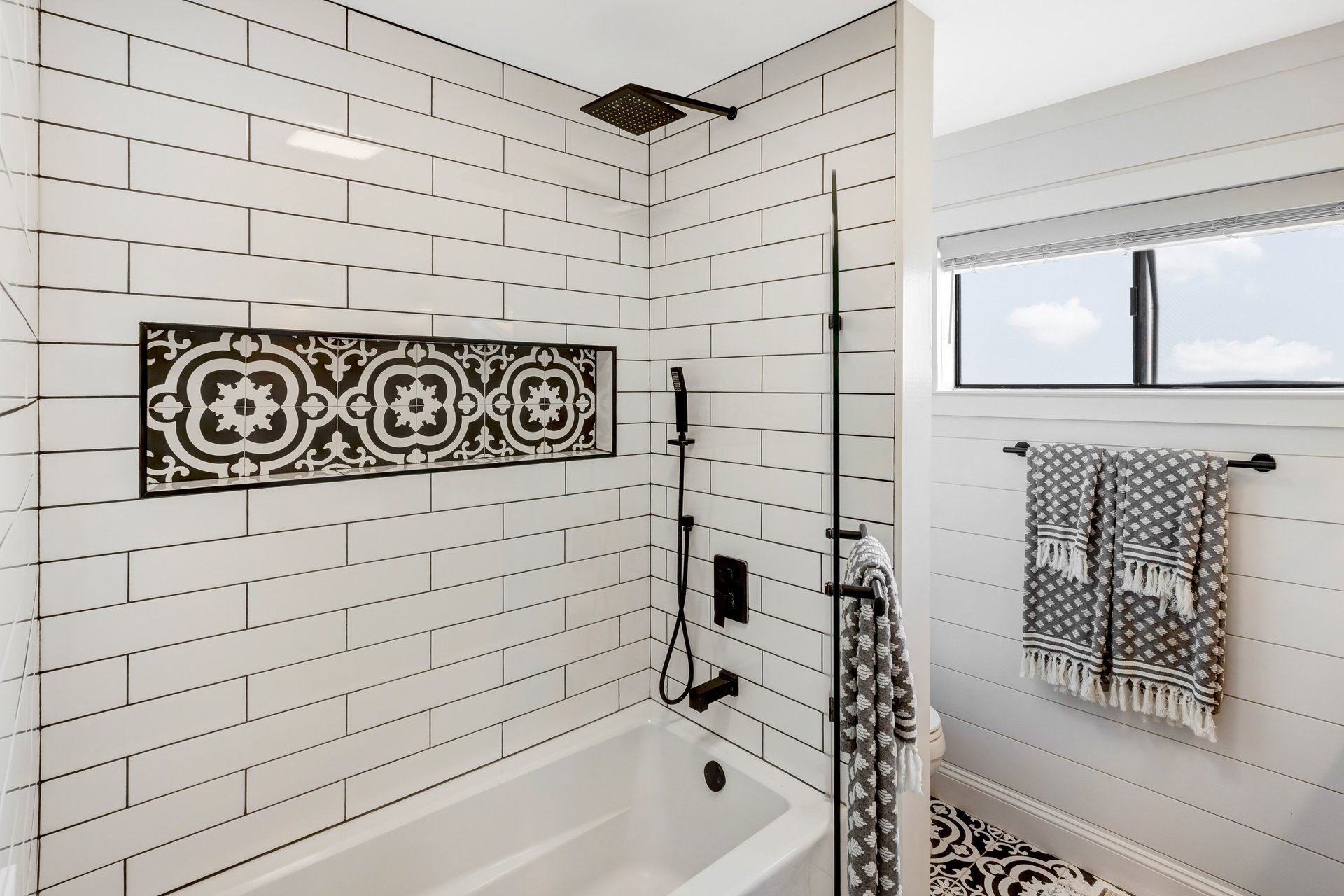 Charming Updated Townhouse Near the Ocean
