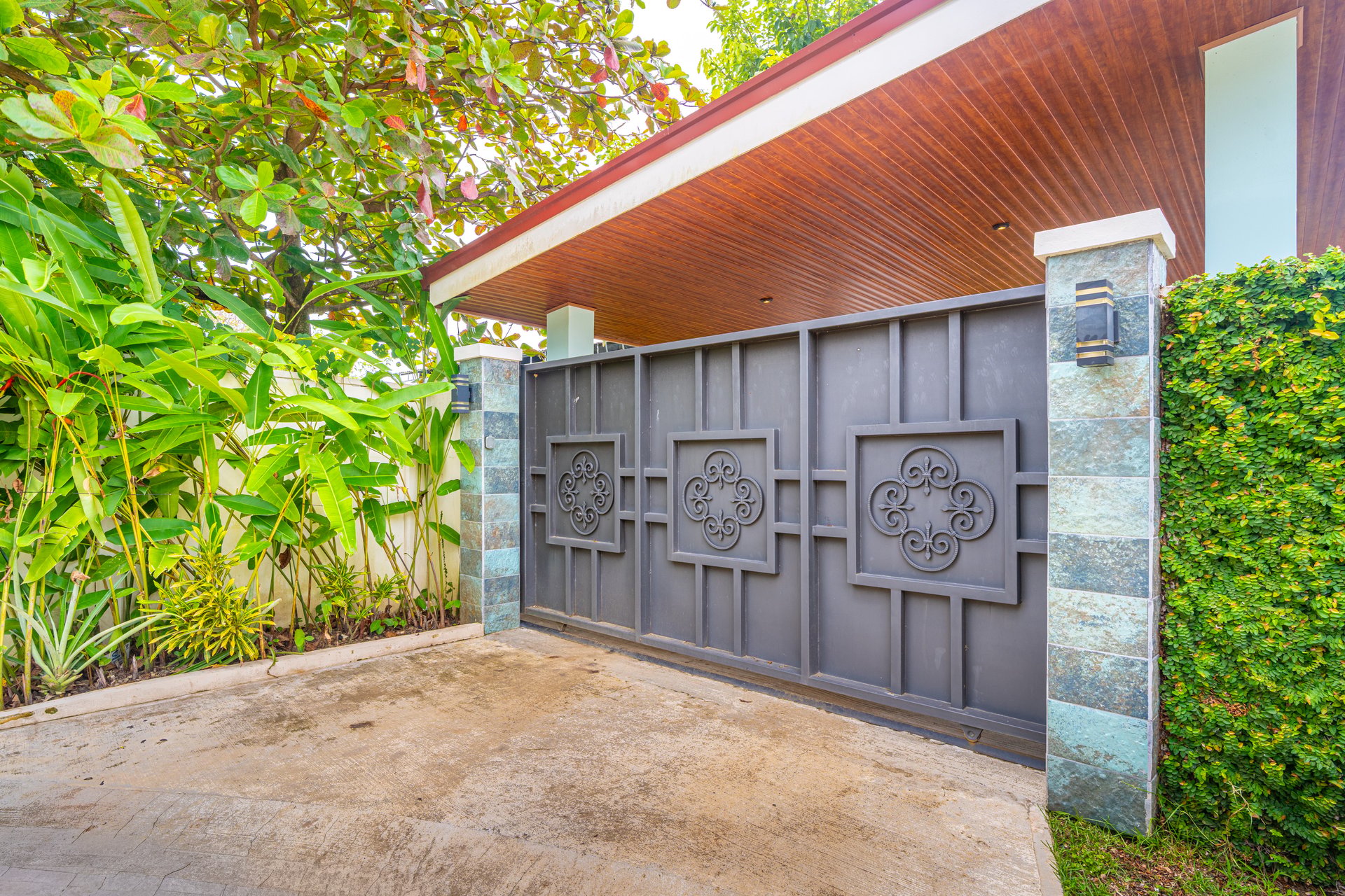 Villa Esmeralda - Big Pool. Big Lot. Big Lifestyle. Central Uvita, Walk to Everything!