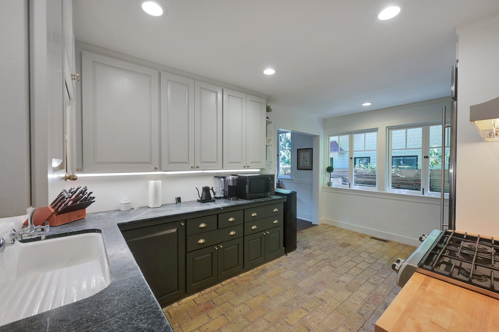 207 Madrone Ave