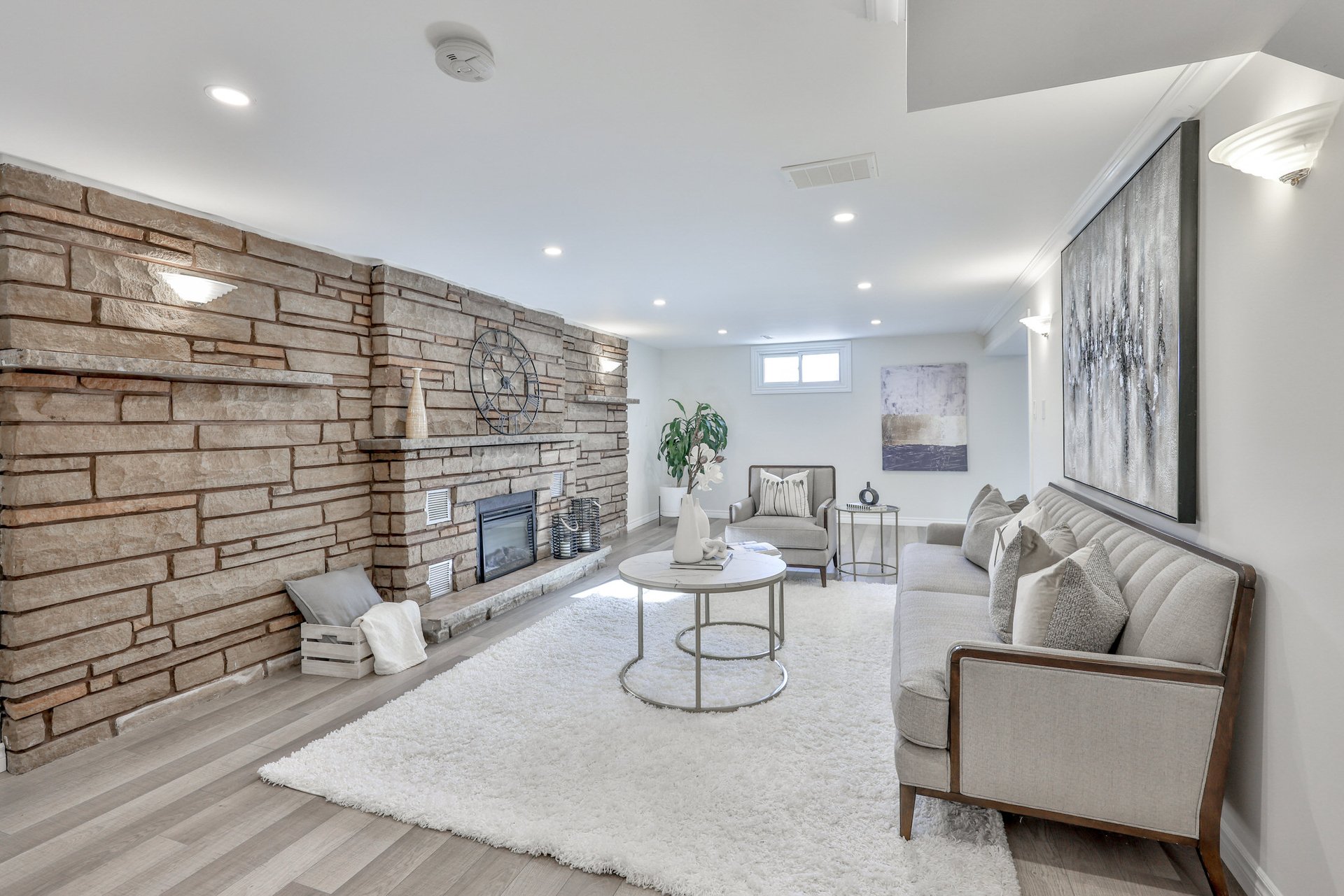 4050 Dunmow Cres