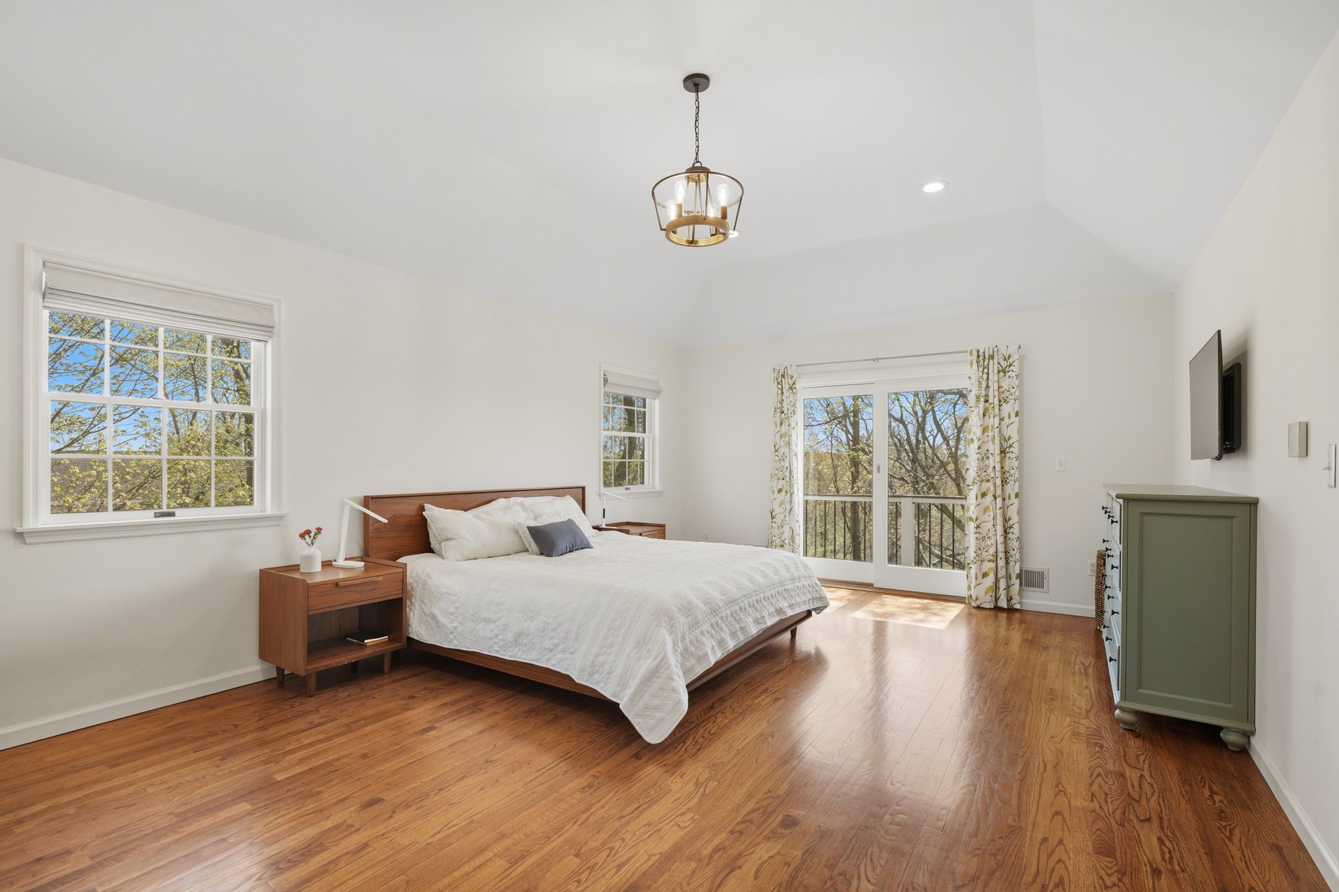 8 Deer Run Court