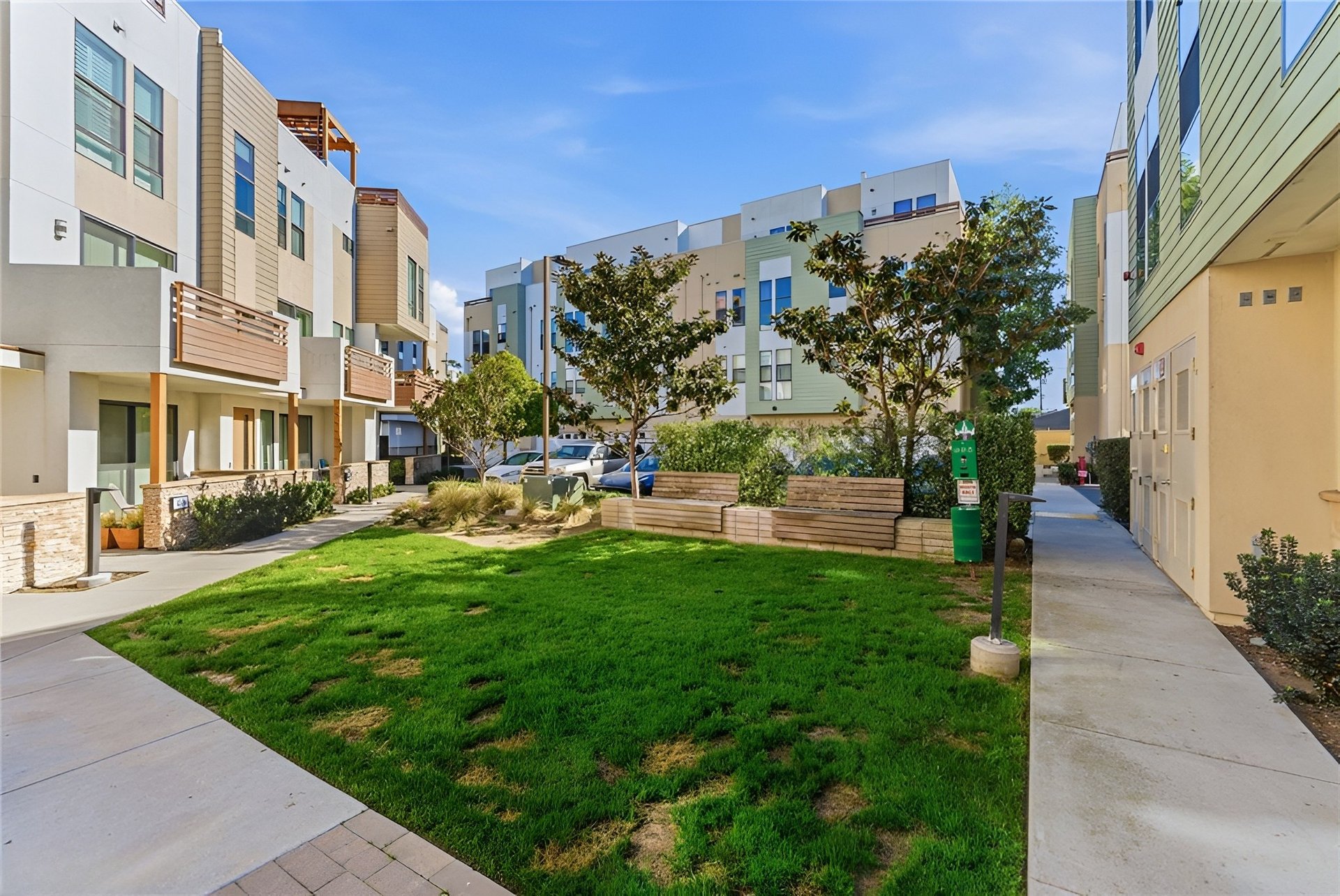 669 W 17th