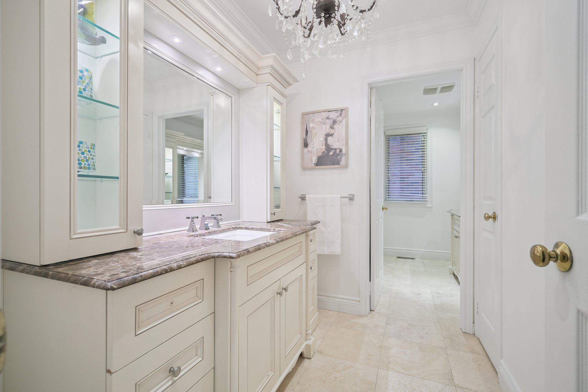 Prestigious Glen Abbey living with a backyard made for summer