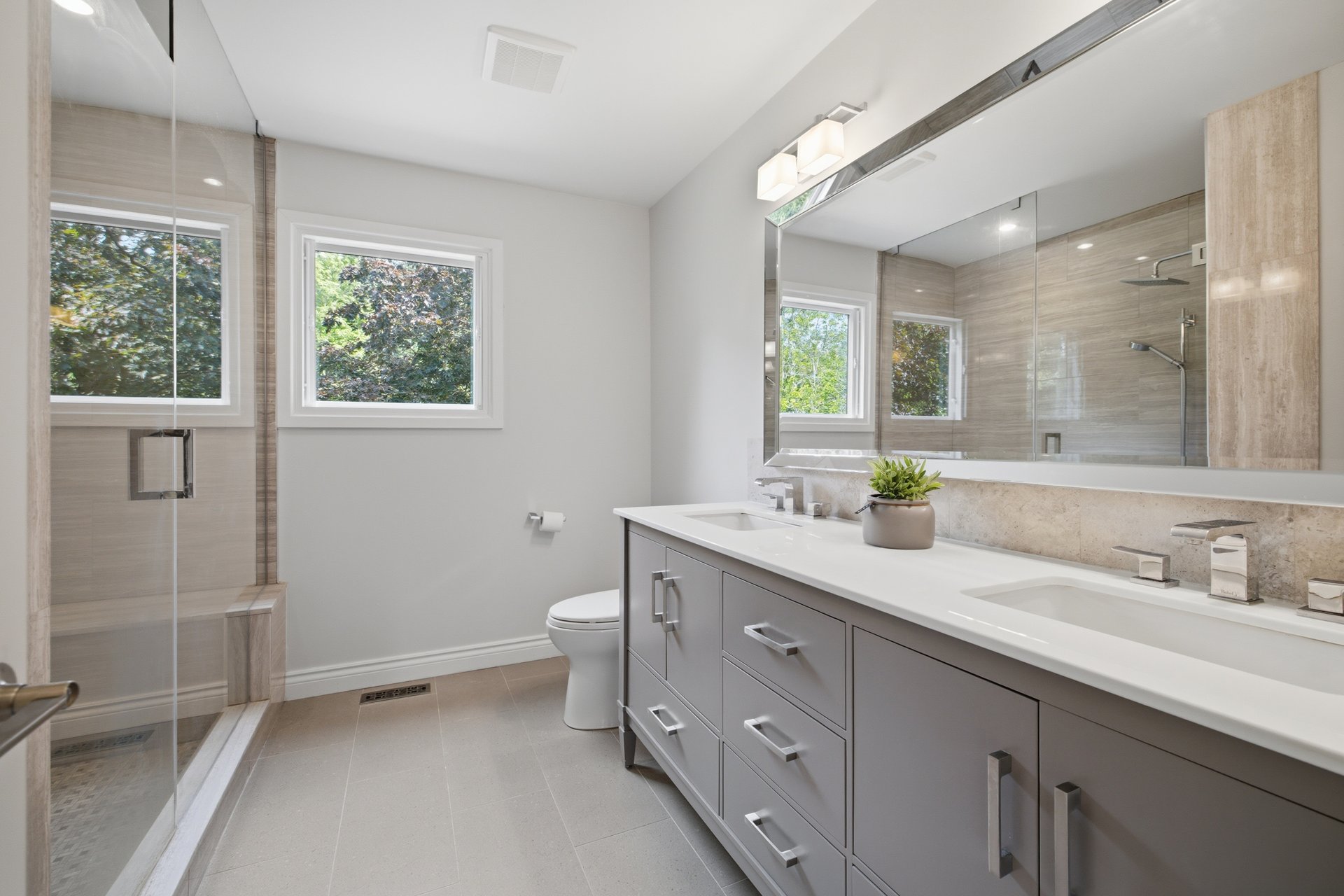 Rare Court Location on Oakville Golf Course
